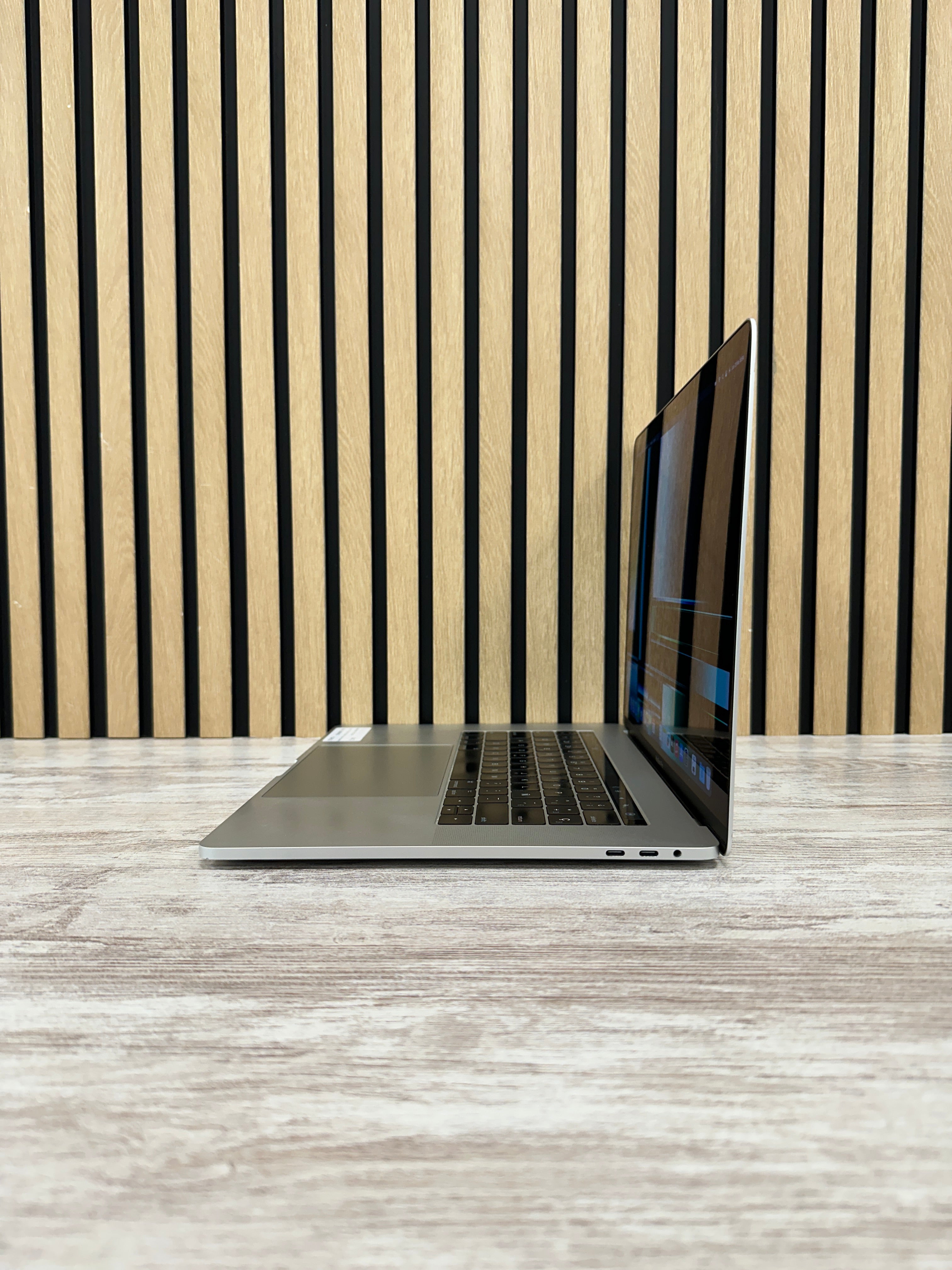 MacBook Pro 15" 2017 i7 16gb 500gb SSD - Moyacell