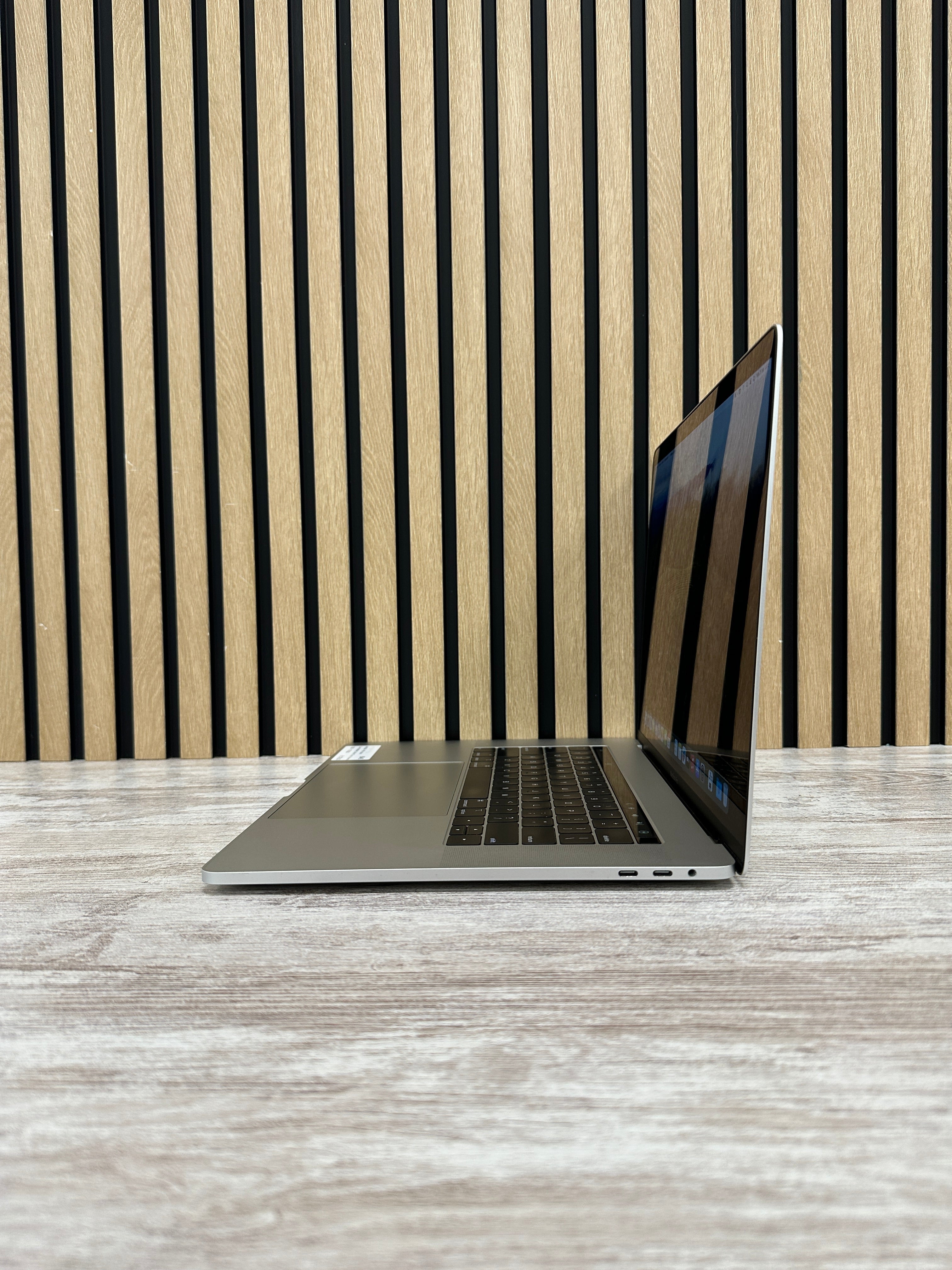 MacBook Pro 15" 2019 i9 32gb 1tb SSD - Moyacell