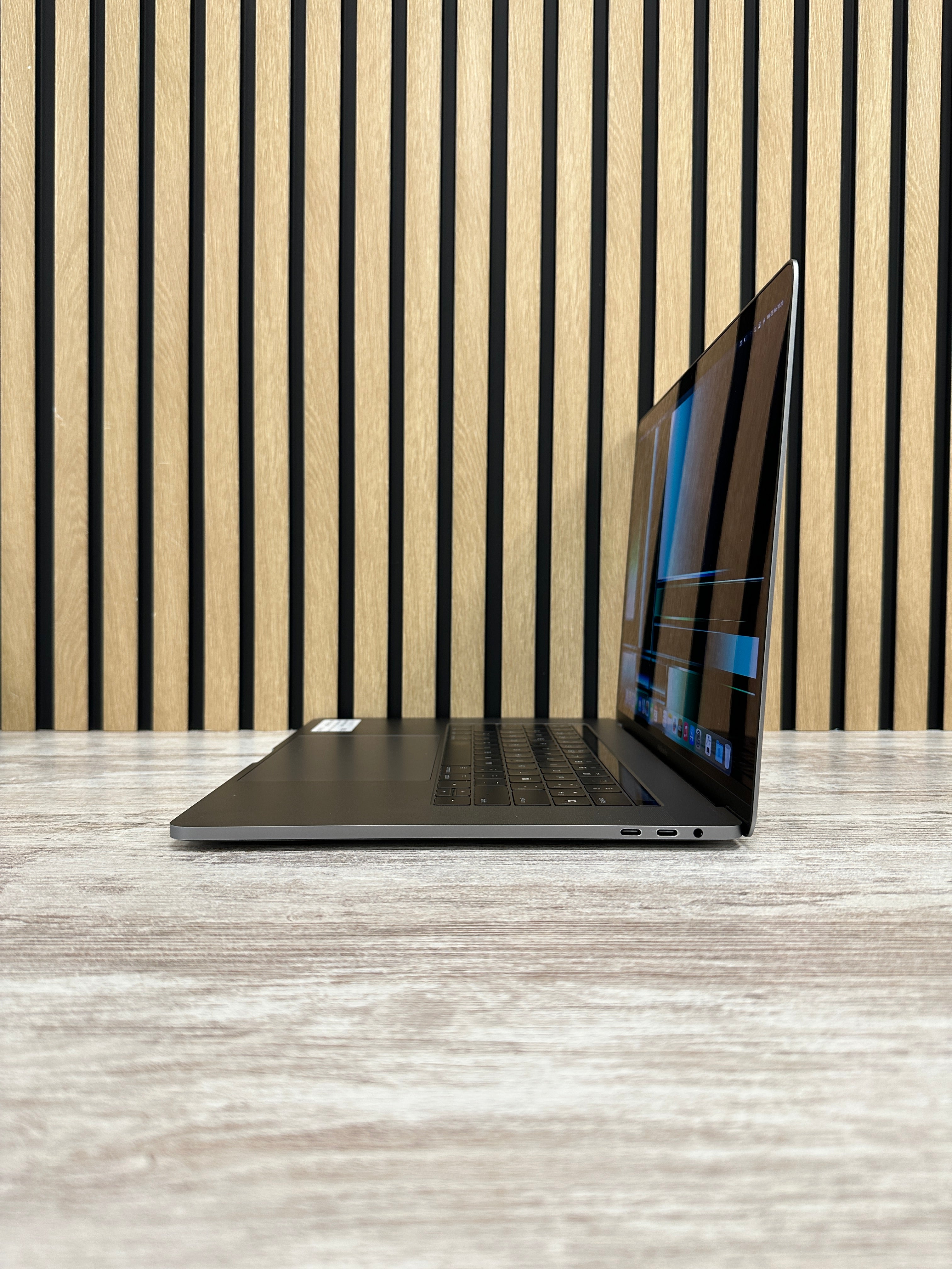 MacBook Pro 15" 2017 i7 16gb 500gb SSD