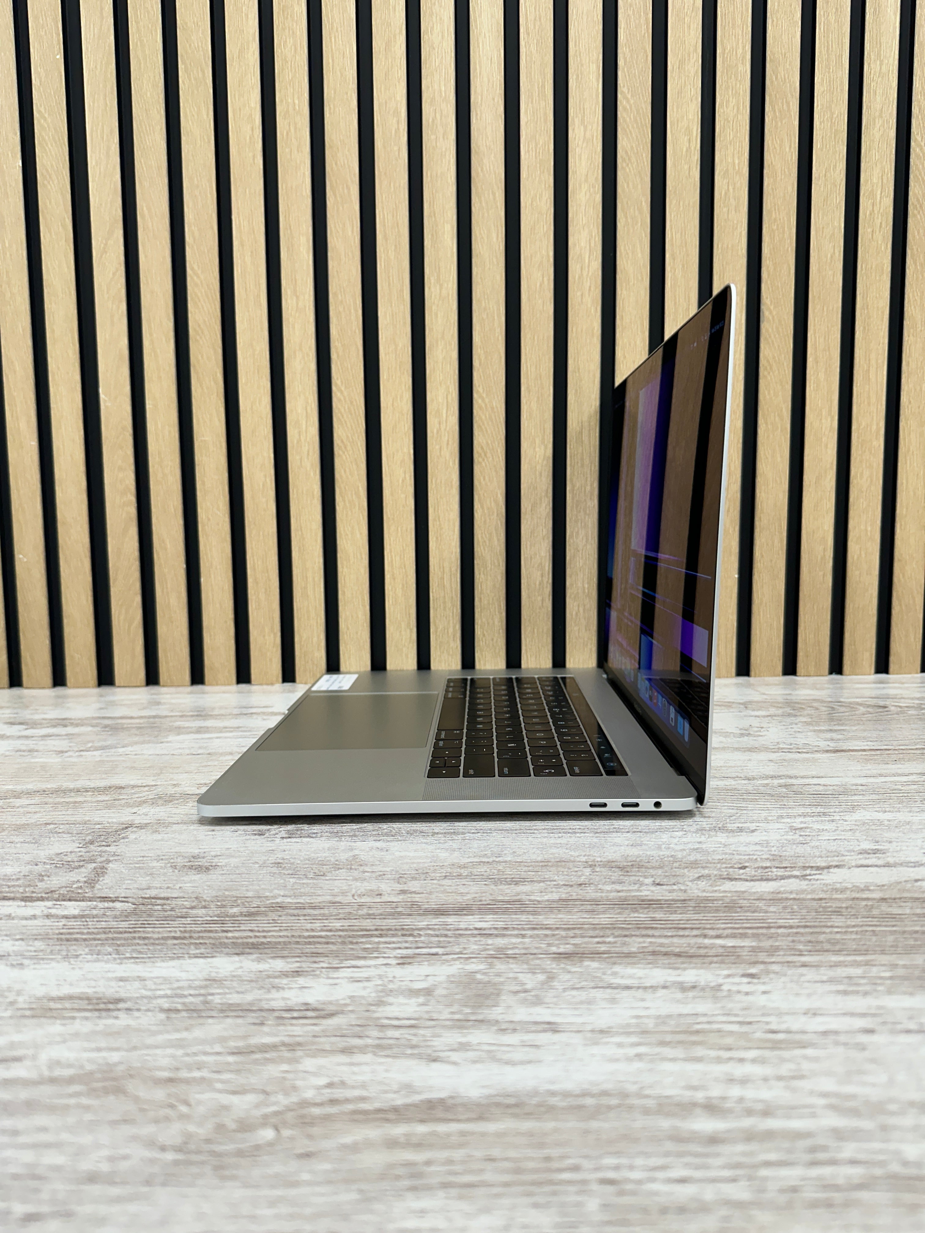 MacBook Pro 15" 2017 i7 16gb 1tb SSD