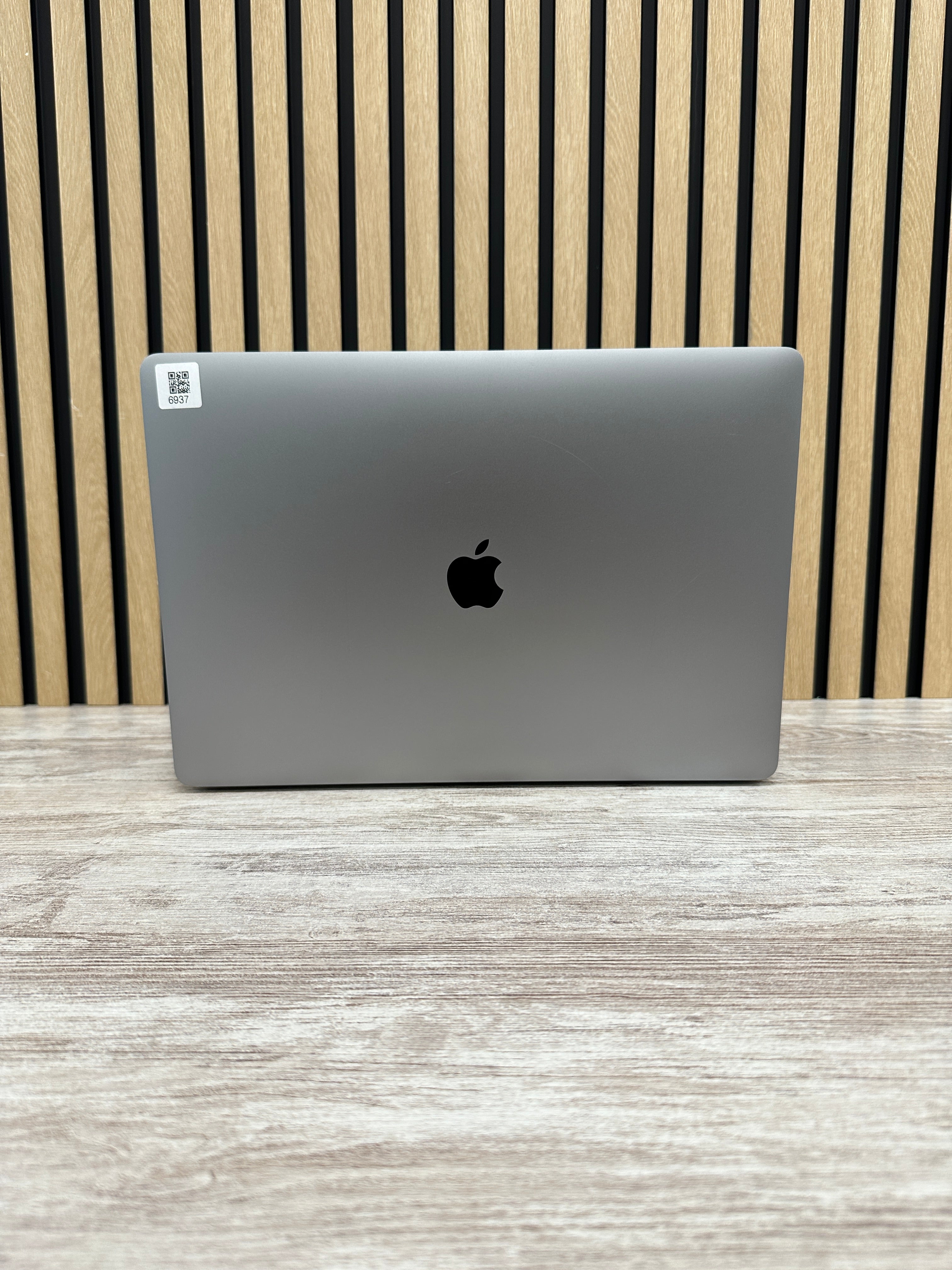 MacBook Pro 15" 2017 i7 16gb 500gb SSD