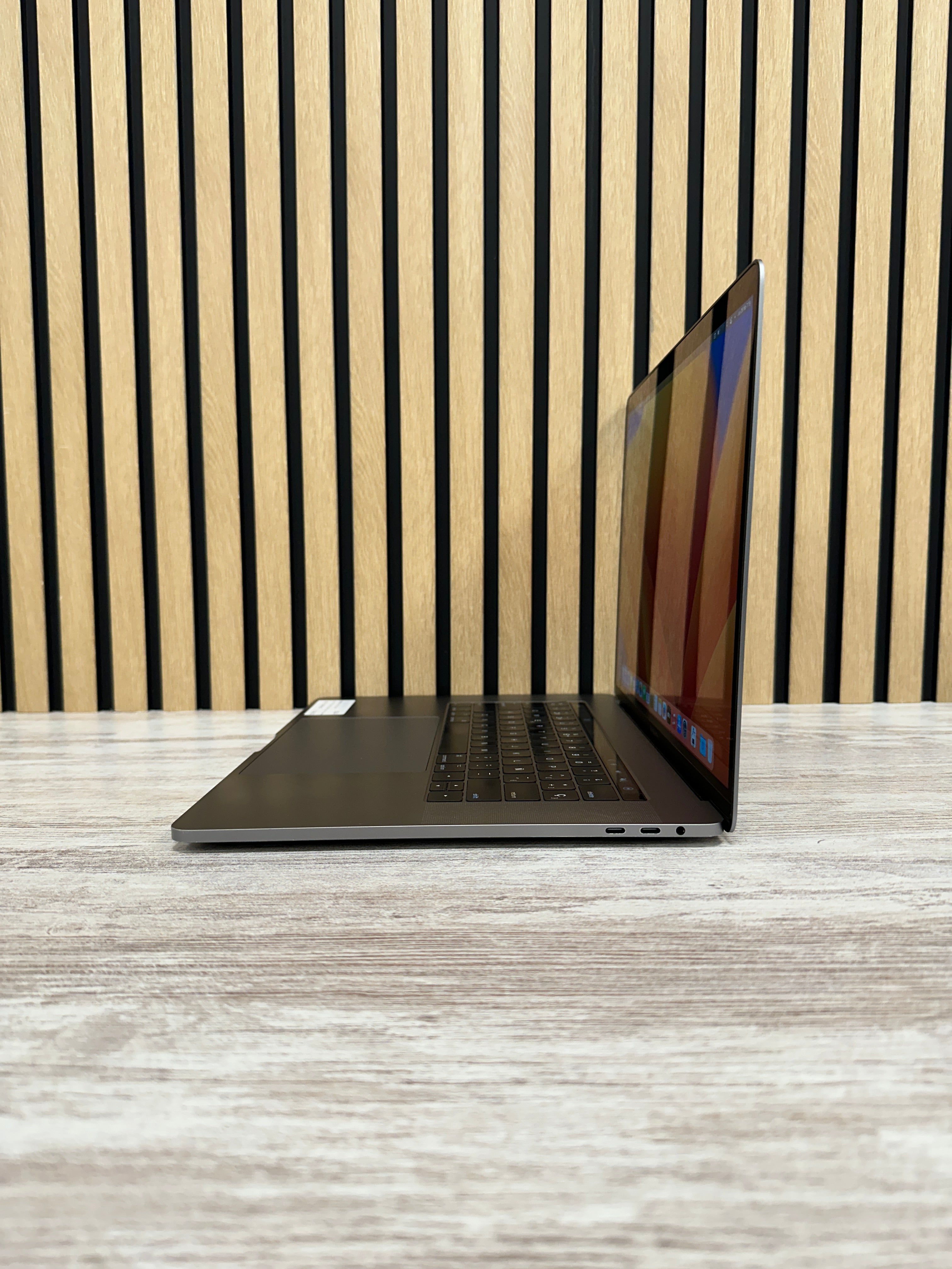 MacBook Pro 15" 2017 i7 16gb 500gb SSD