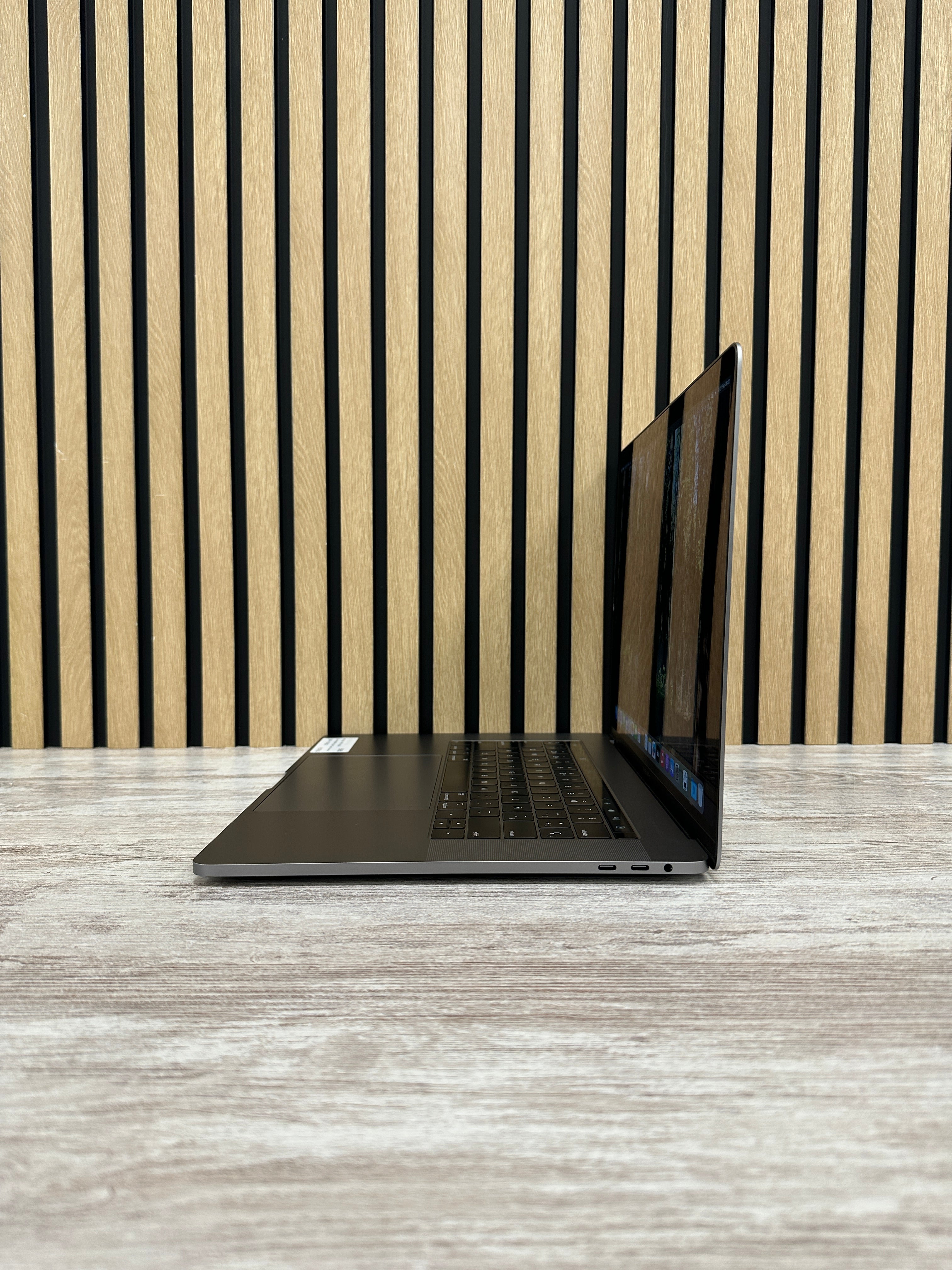 MacBook Pro 15" 2019 i9 32gb 1tb SSD