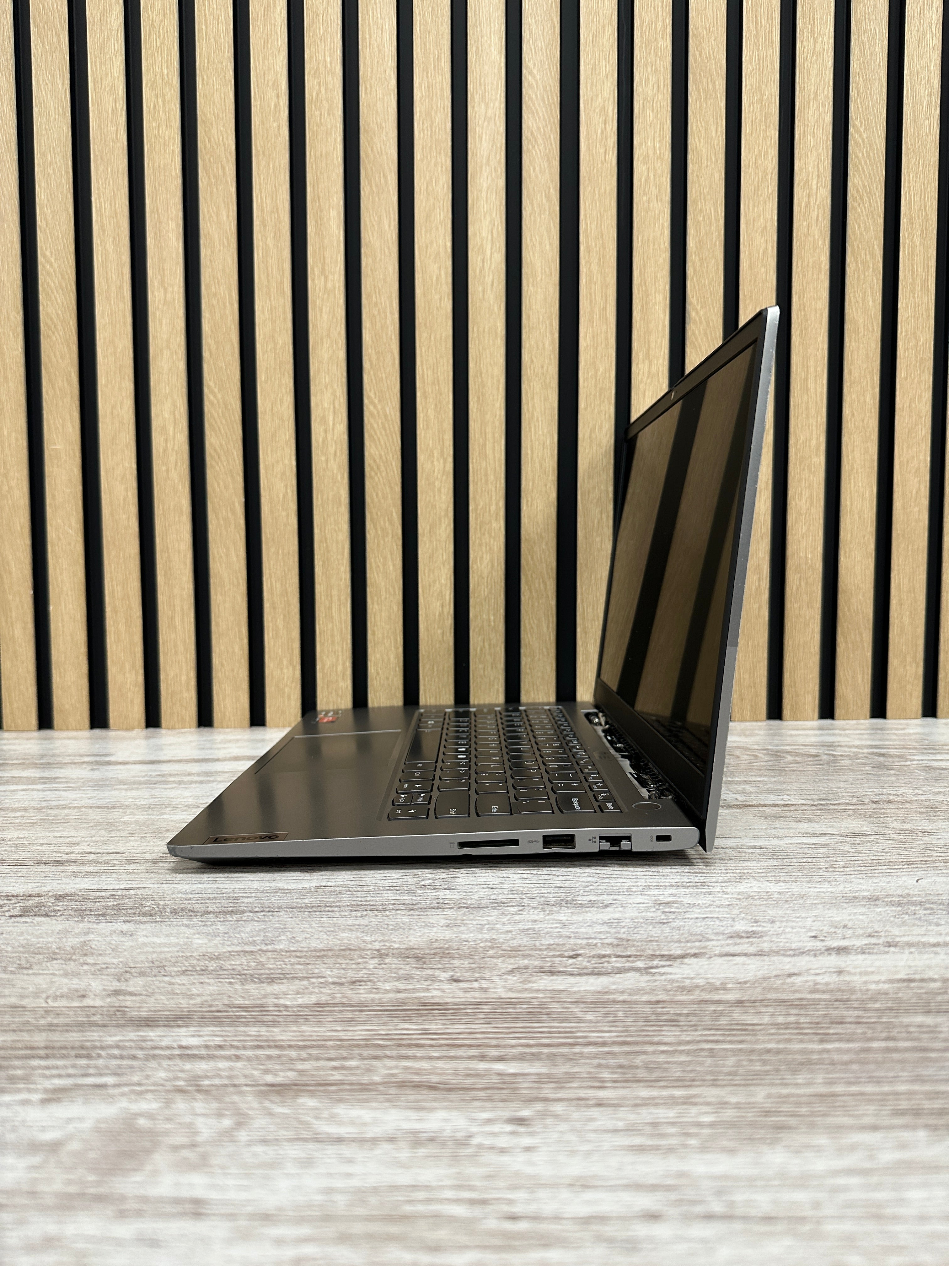 Lenovo ThinkBook 14 G2 TACTIL Ryzen 7 8gb 256gb SSD - Moyacell