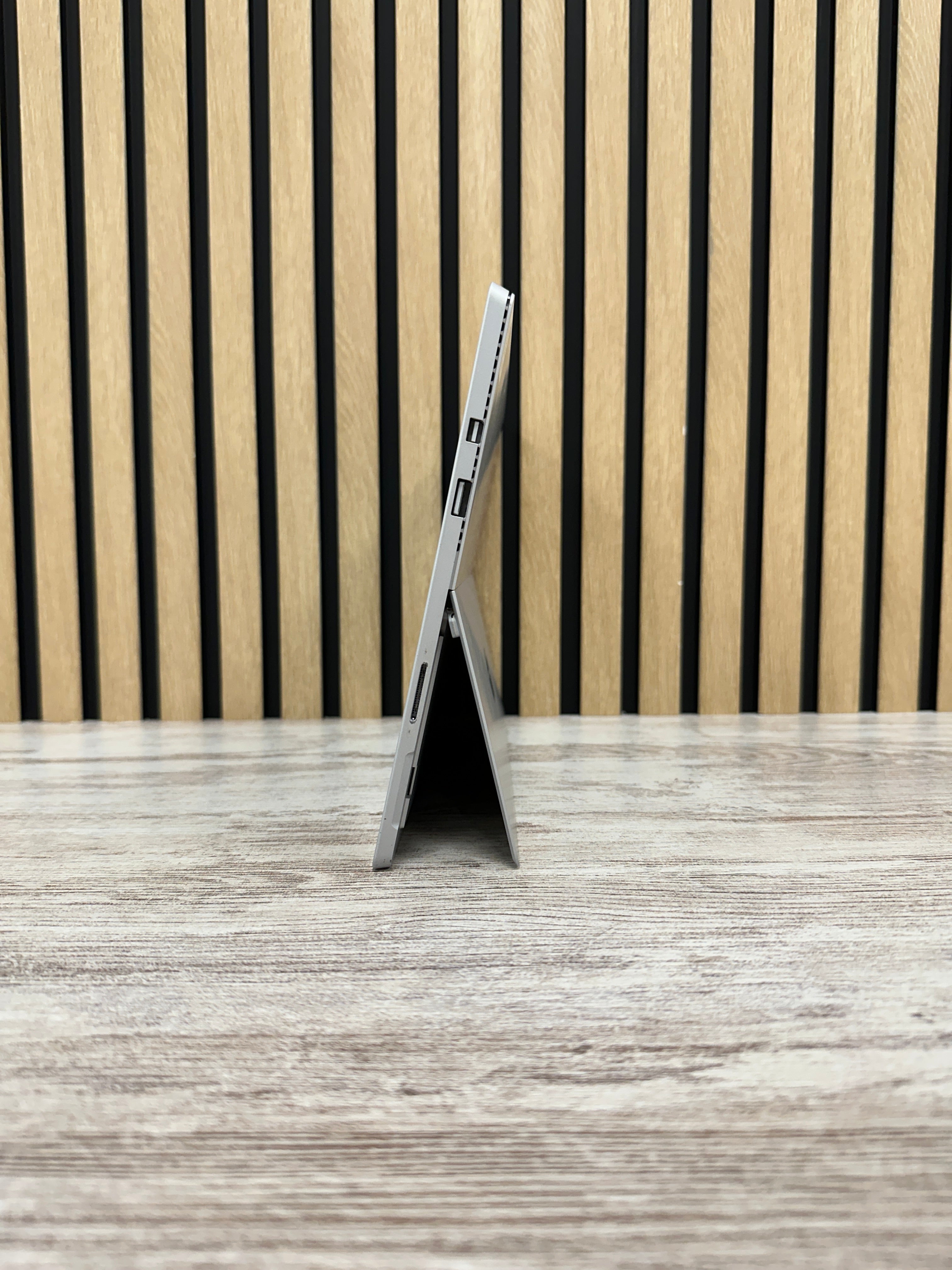 Microsoft Surface Pro 4 i5 8gb 256gb SSD - Moyacell