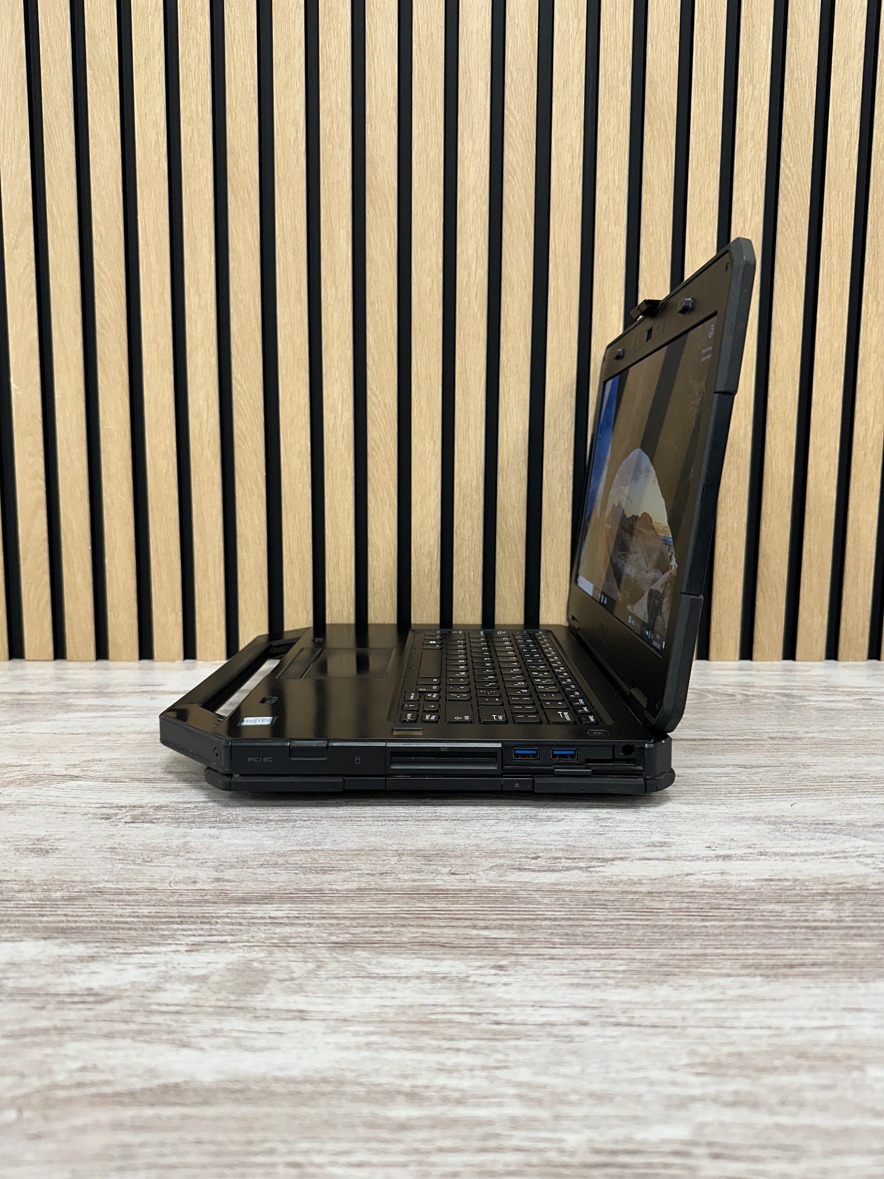 Dell Latitude 5414 Rugged i5 8gb 256gb SSD