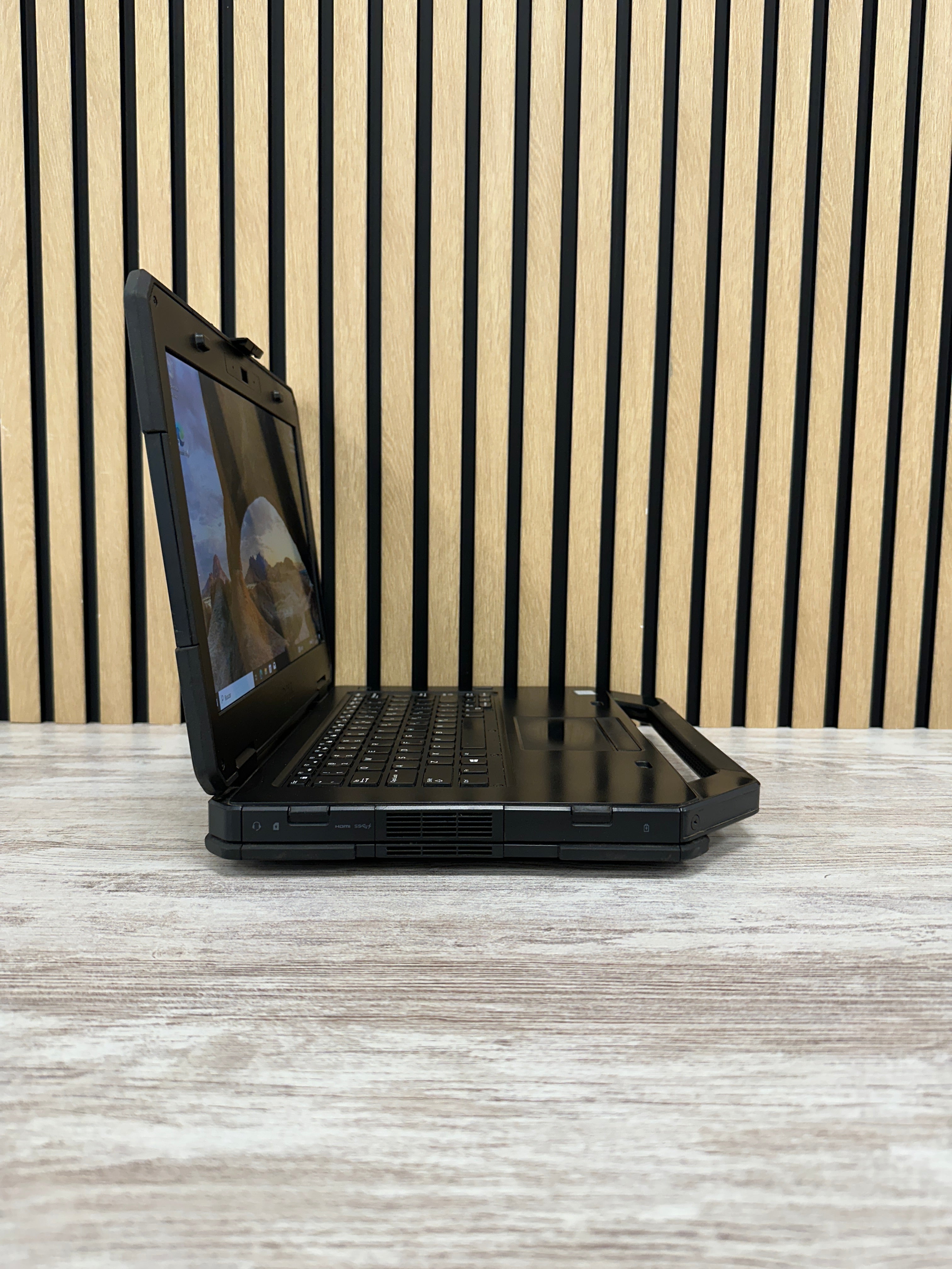 Dell Latitude 5414 Rugged i5 8gb 256gb SSD