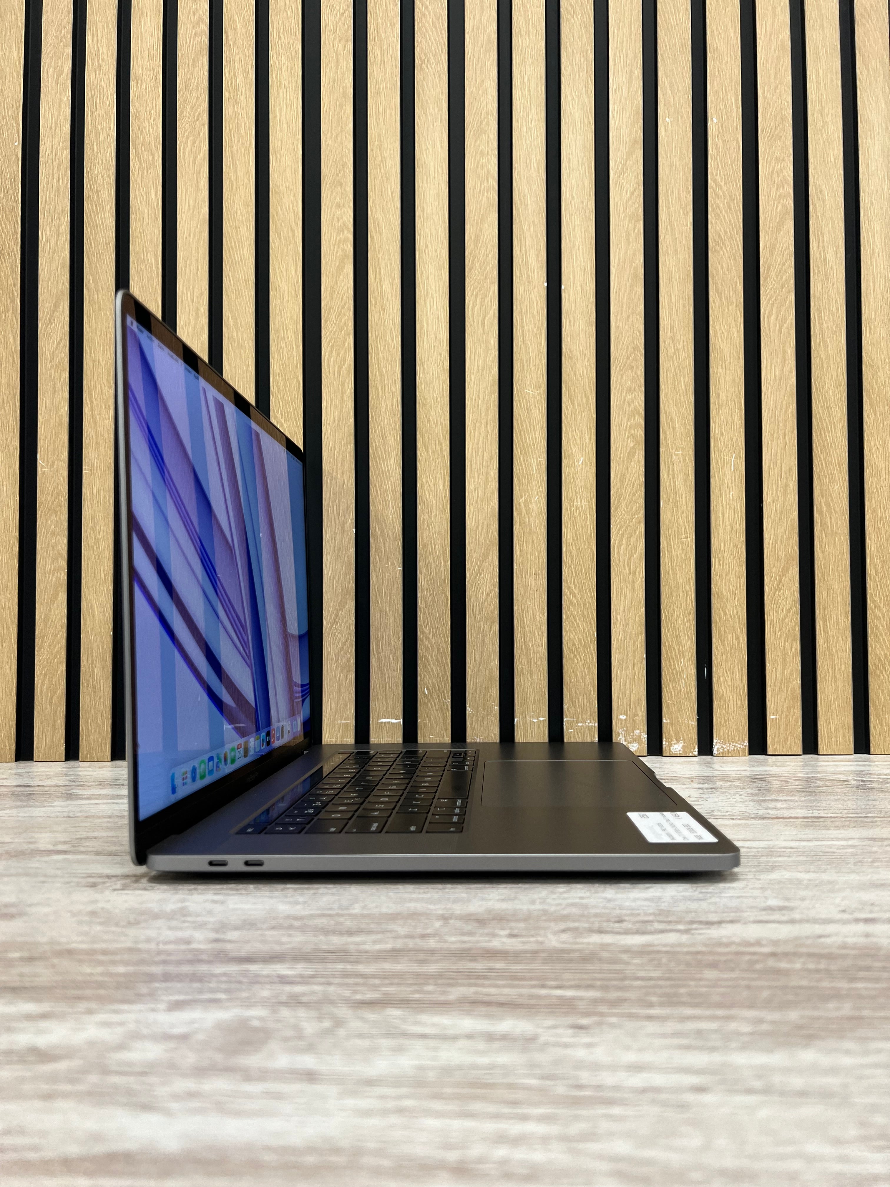 MacBook Pro 16" 2019 i7 16gb 500gb SSD