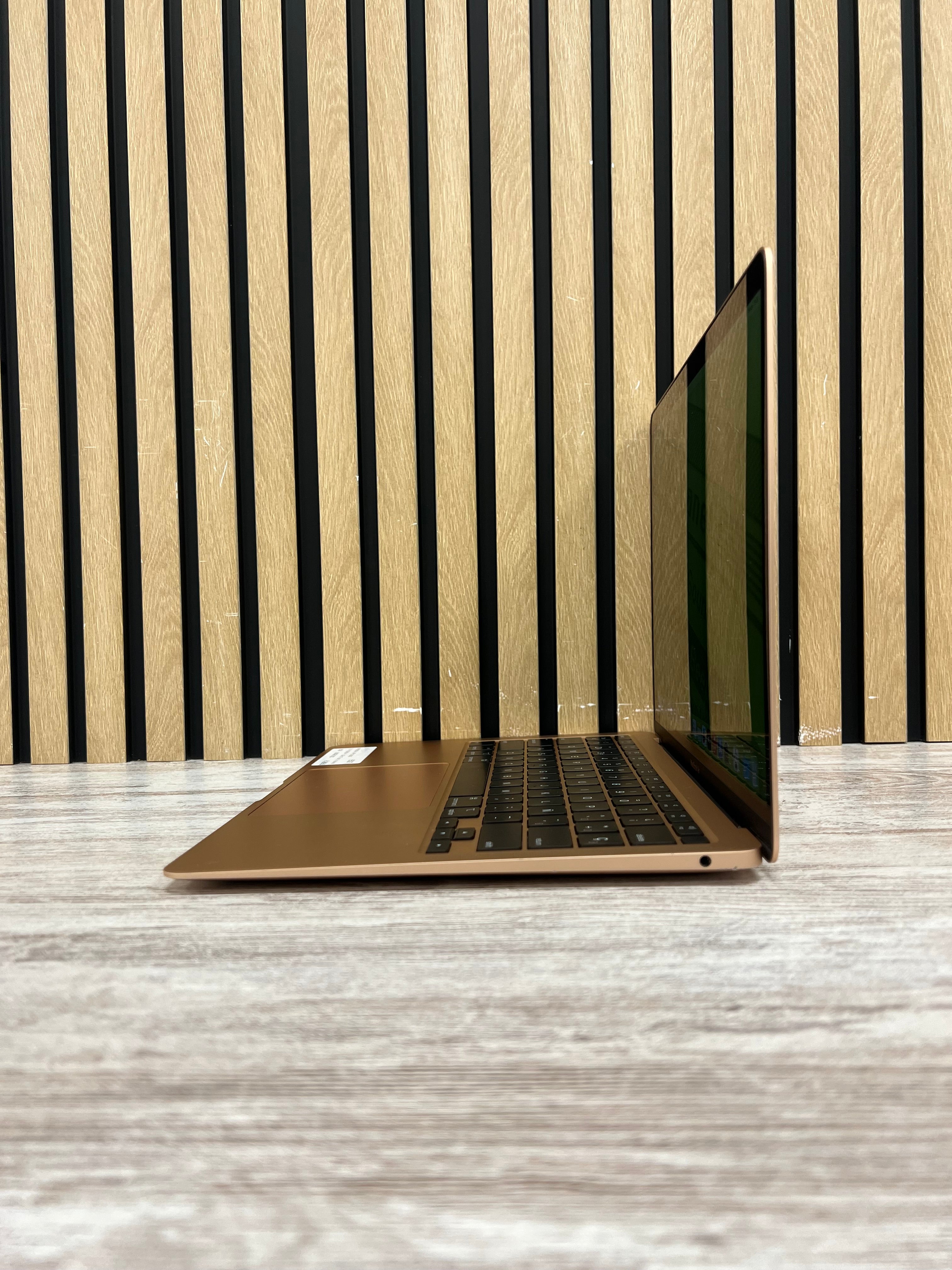 MacBook Air 13" 2020 i3 8gb 256gb SSD