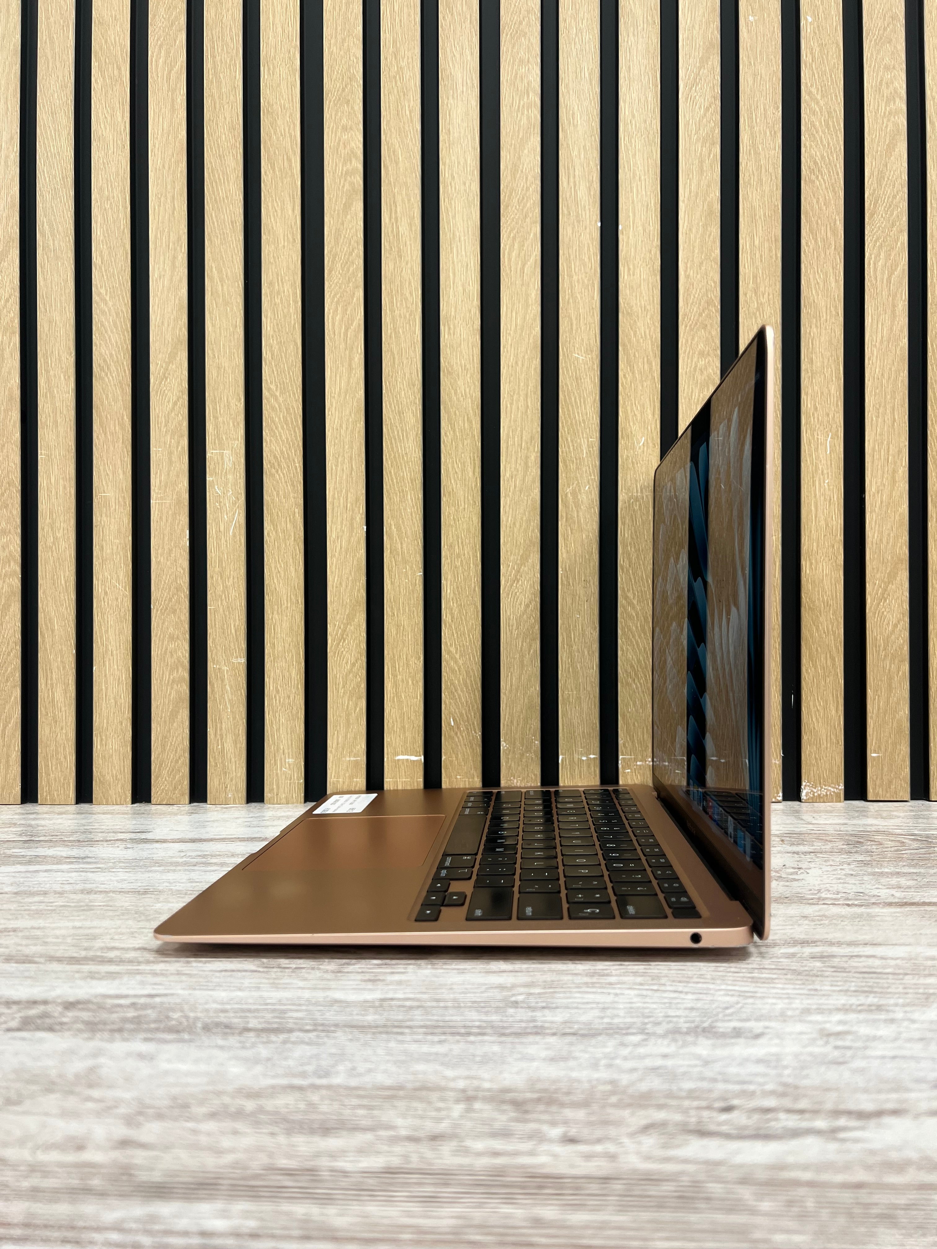 MacBook Air 13" 2020 i5 8gb 500gb SSD