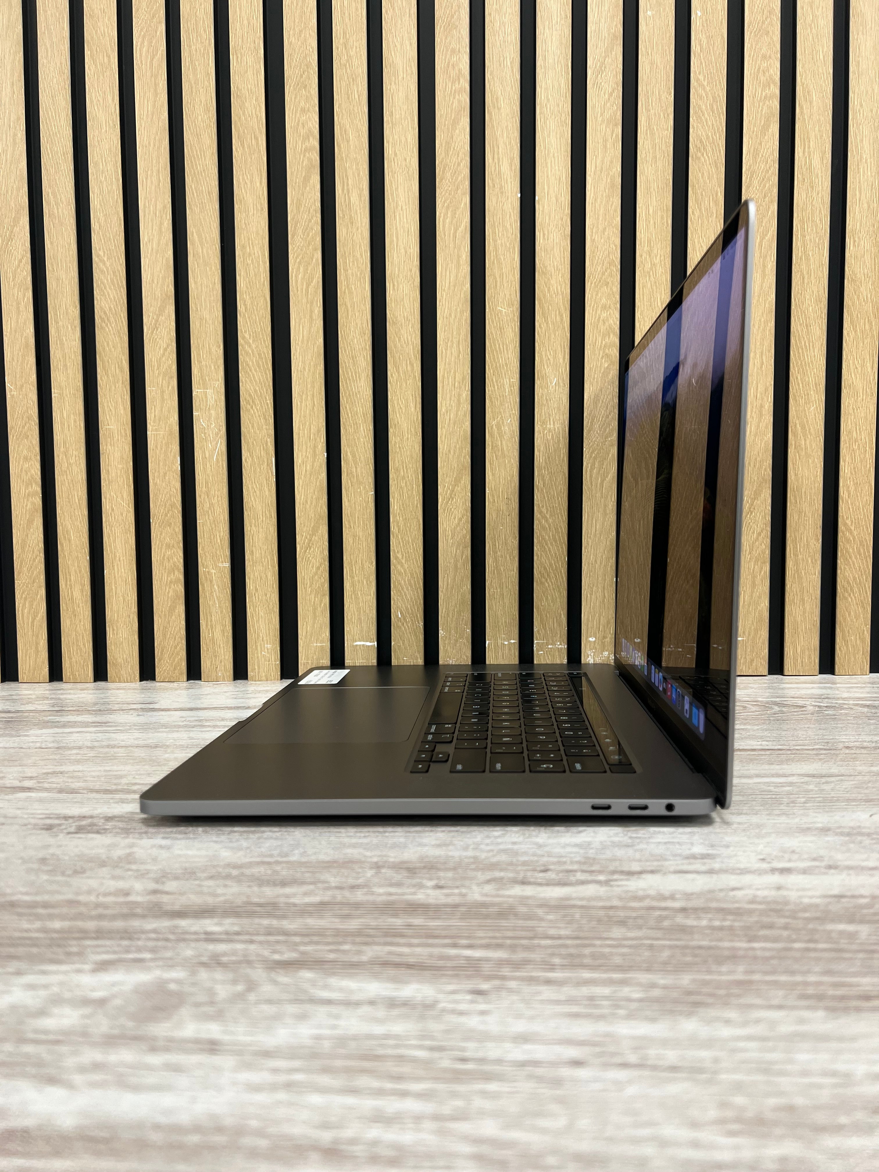 MacBook Pro 16" 2019 i9 16gb 1tb SSD