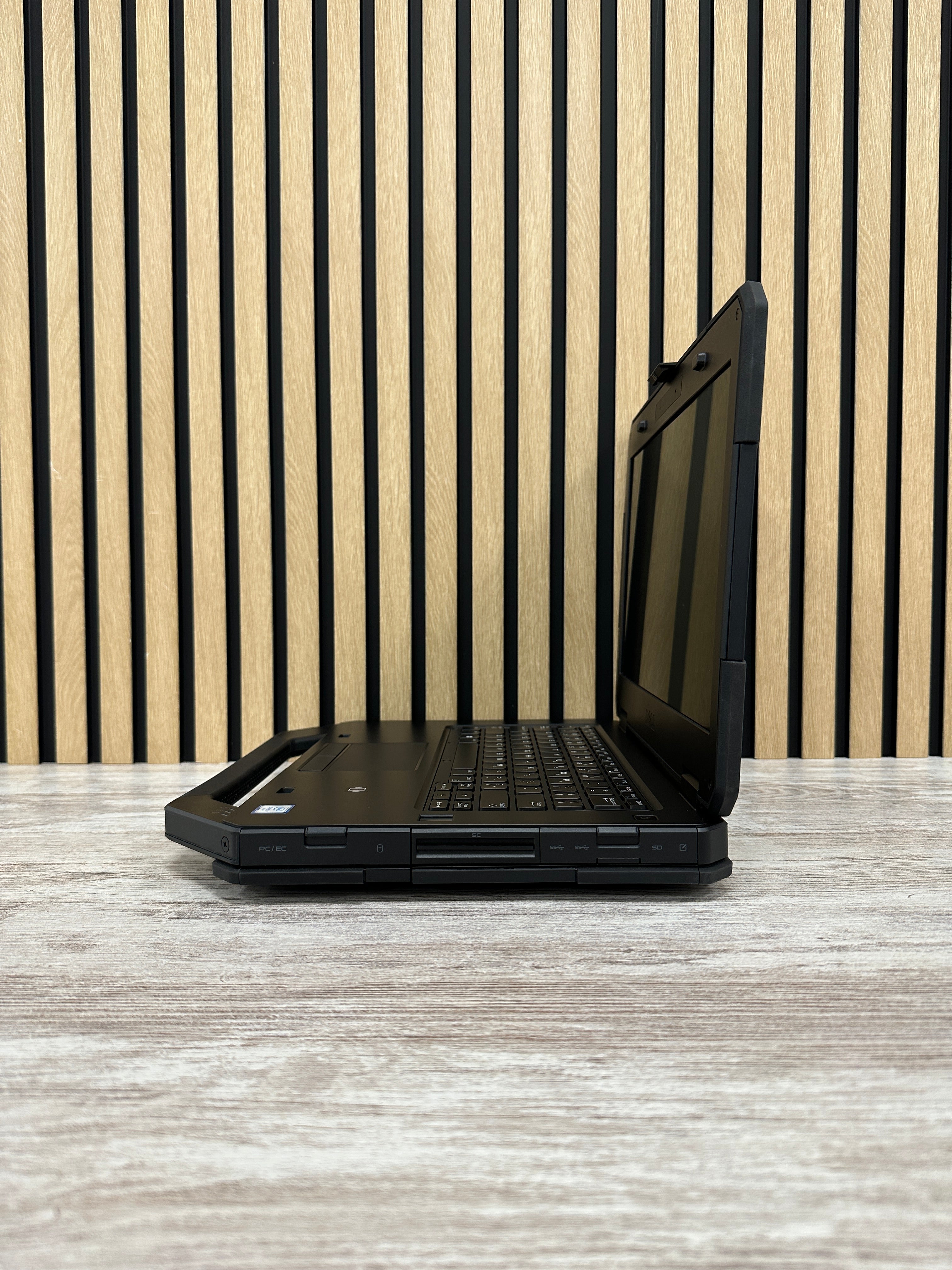 Dell Latitude 5414 Rugged i7 16gb 256gb SSD