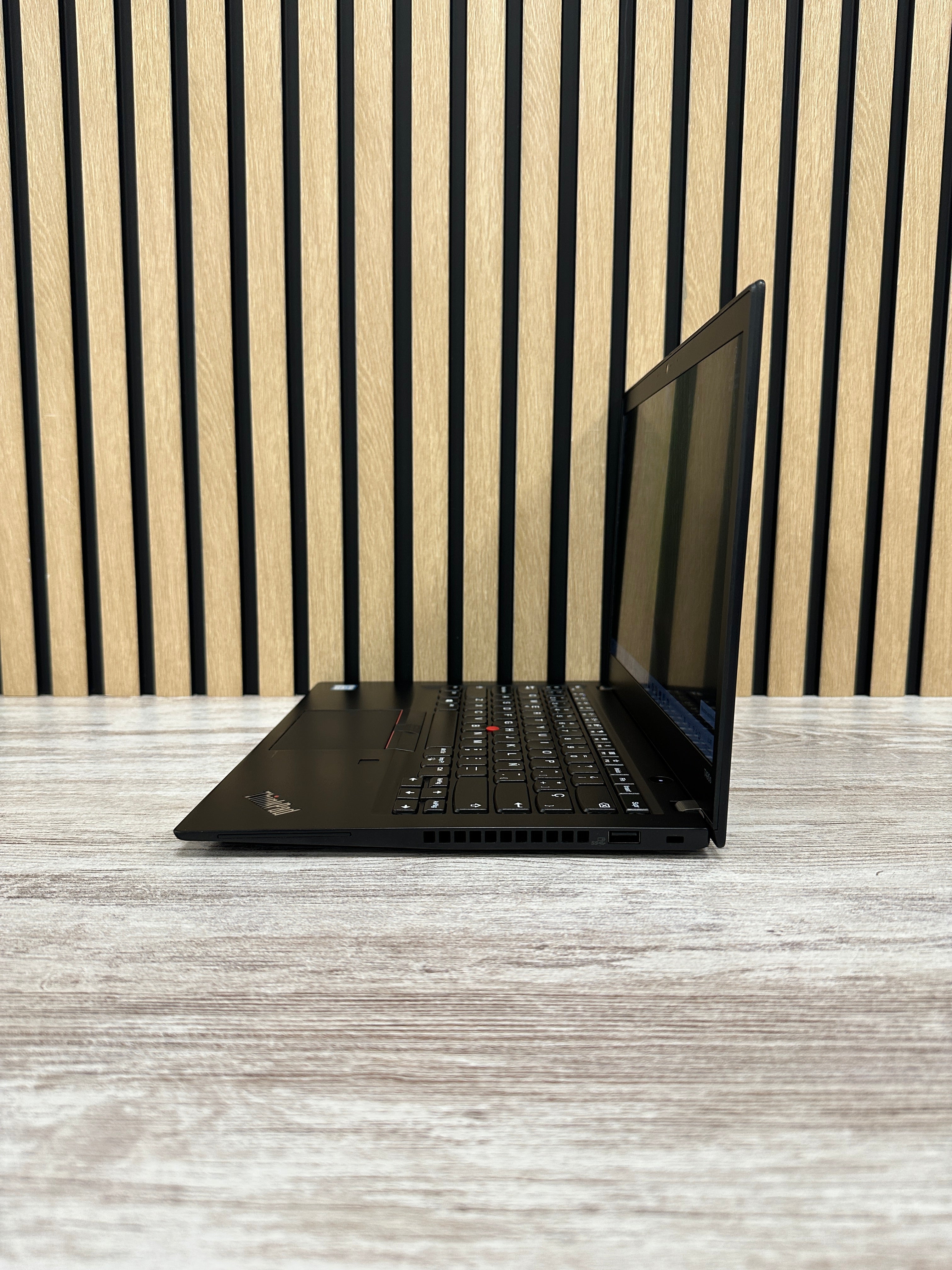 Lenovo Thinkpad T490S i5 8gb 256gb SSD