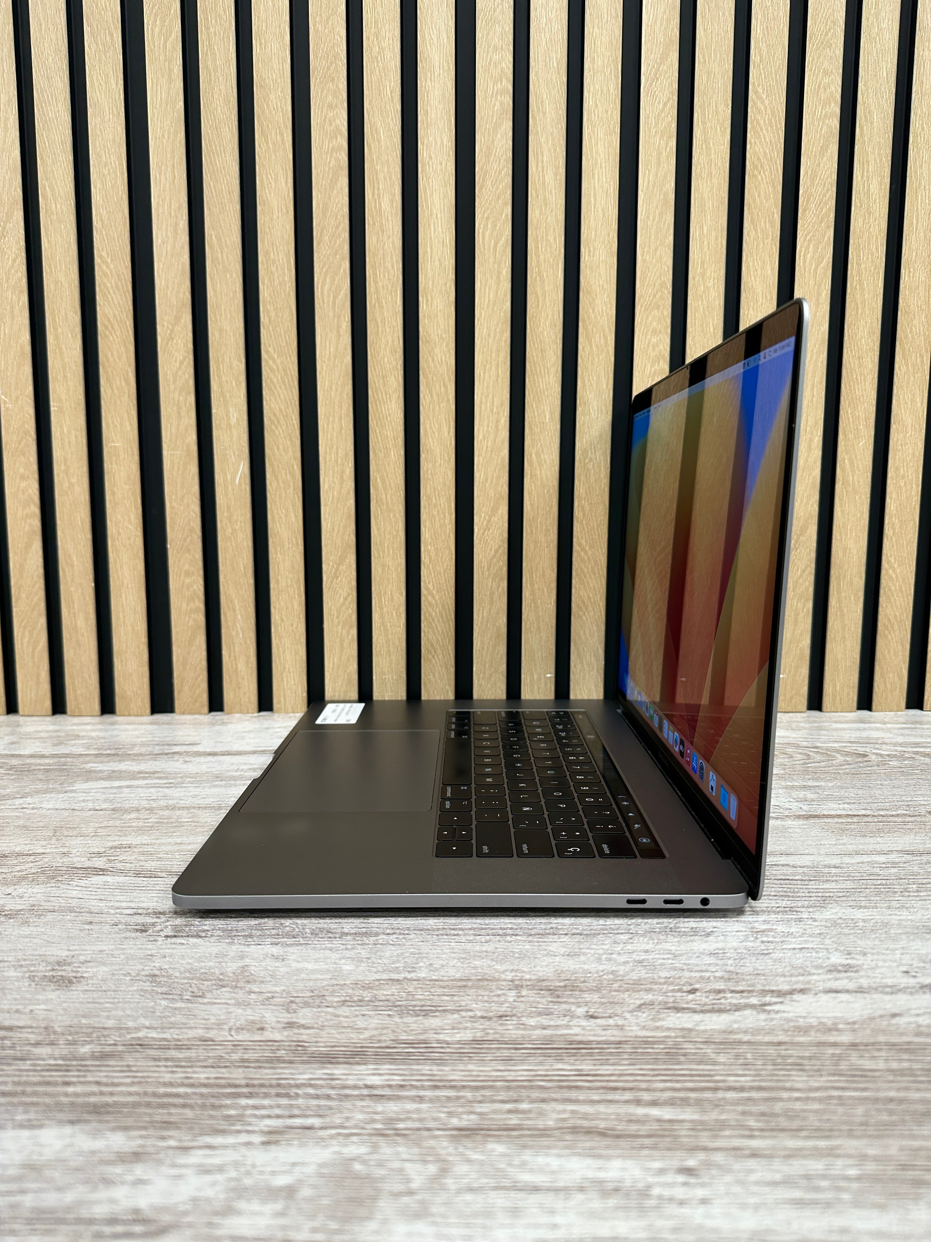 MacBook Pro 15" 2017 i7 16gb 1tb SSD - Moyacell