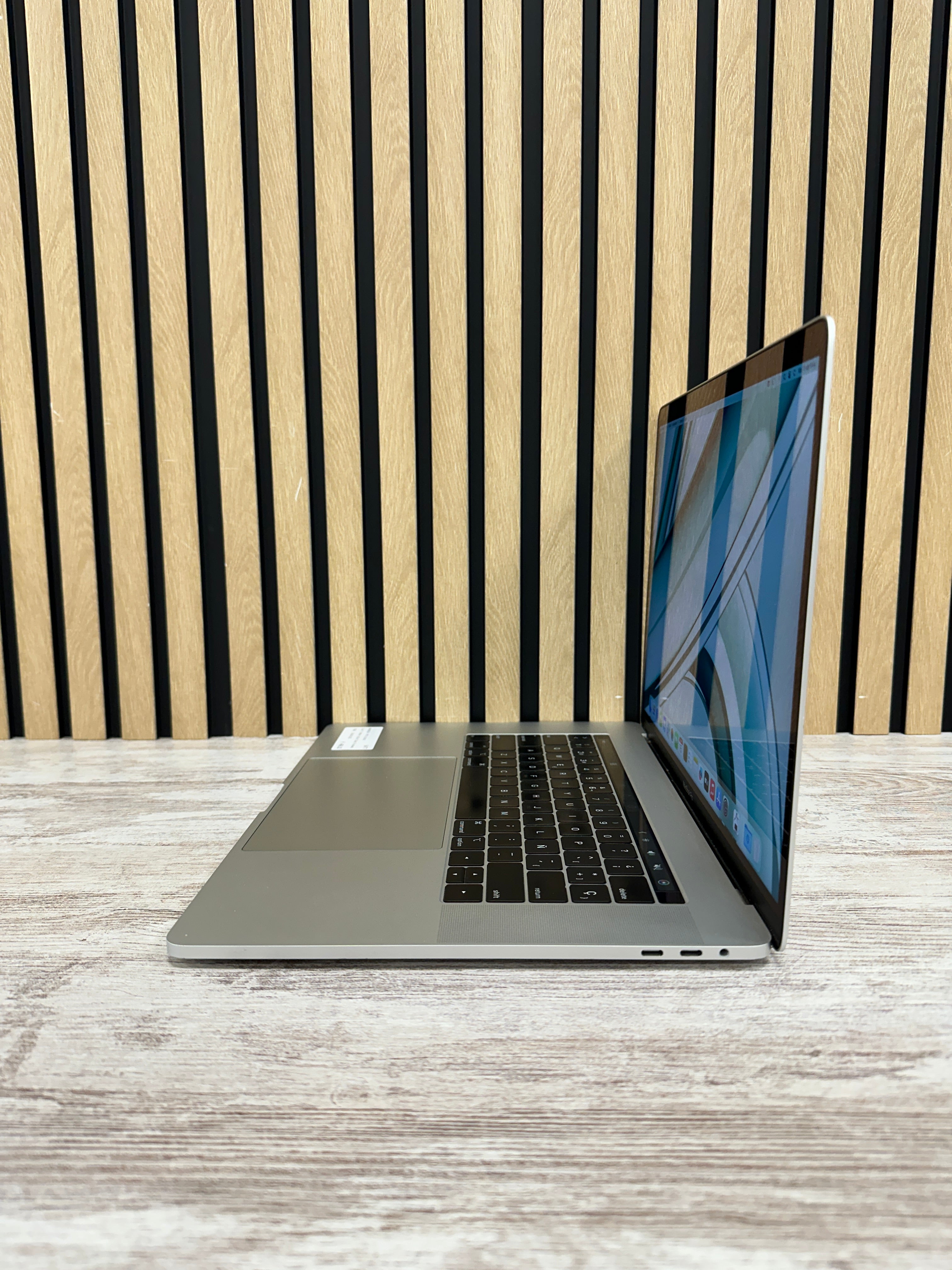 MacBook Pro 15" 2018 i7 16gb 500gb SSD - Moyacell