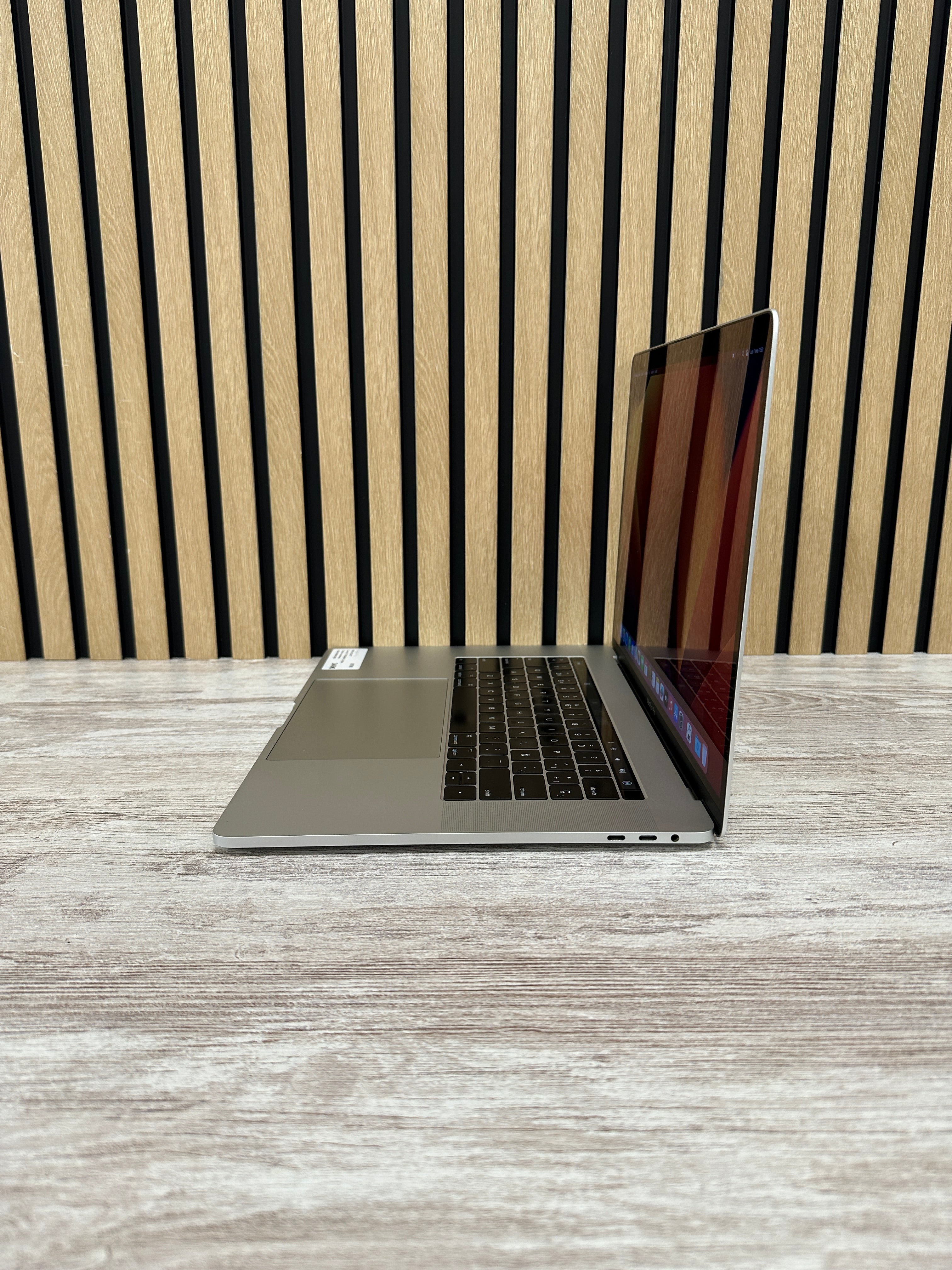 MacBook Pro 15" 2017 i7 16gb 500gb SSD