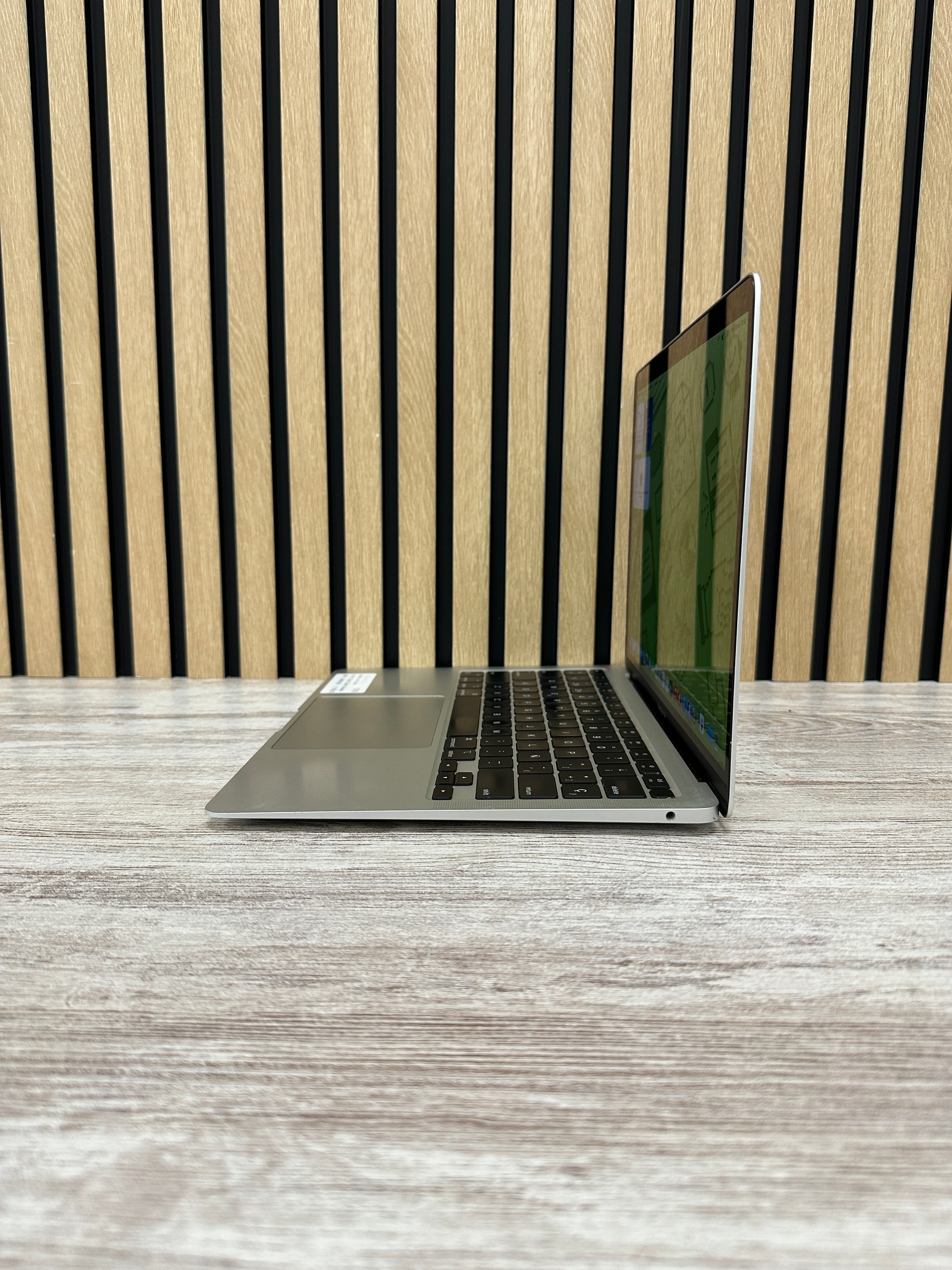 MacBook Air 13" 2020 M1 8gb 256gb SSD