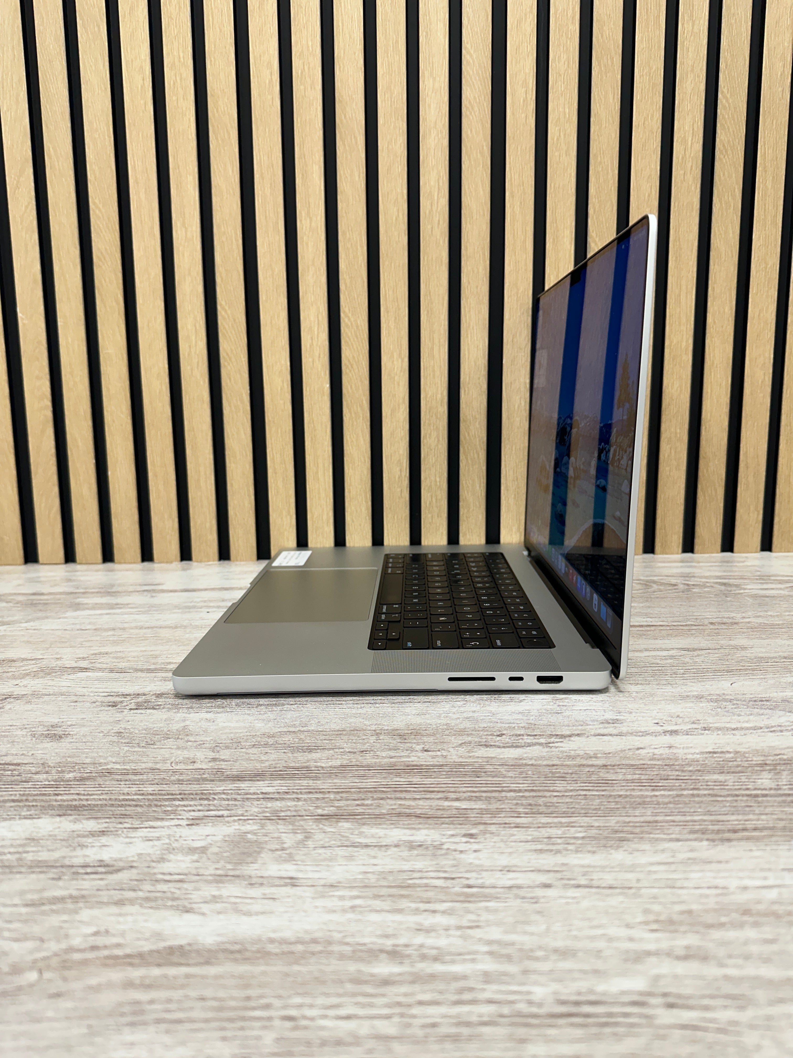 MacBook Pro 16" 2021 M1 PRO 32gb 1TB SSD