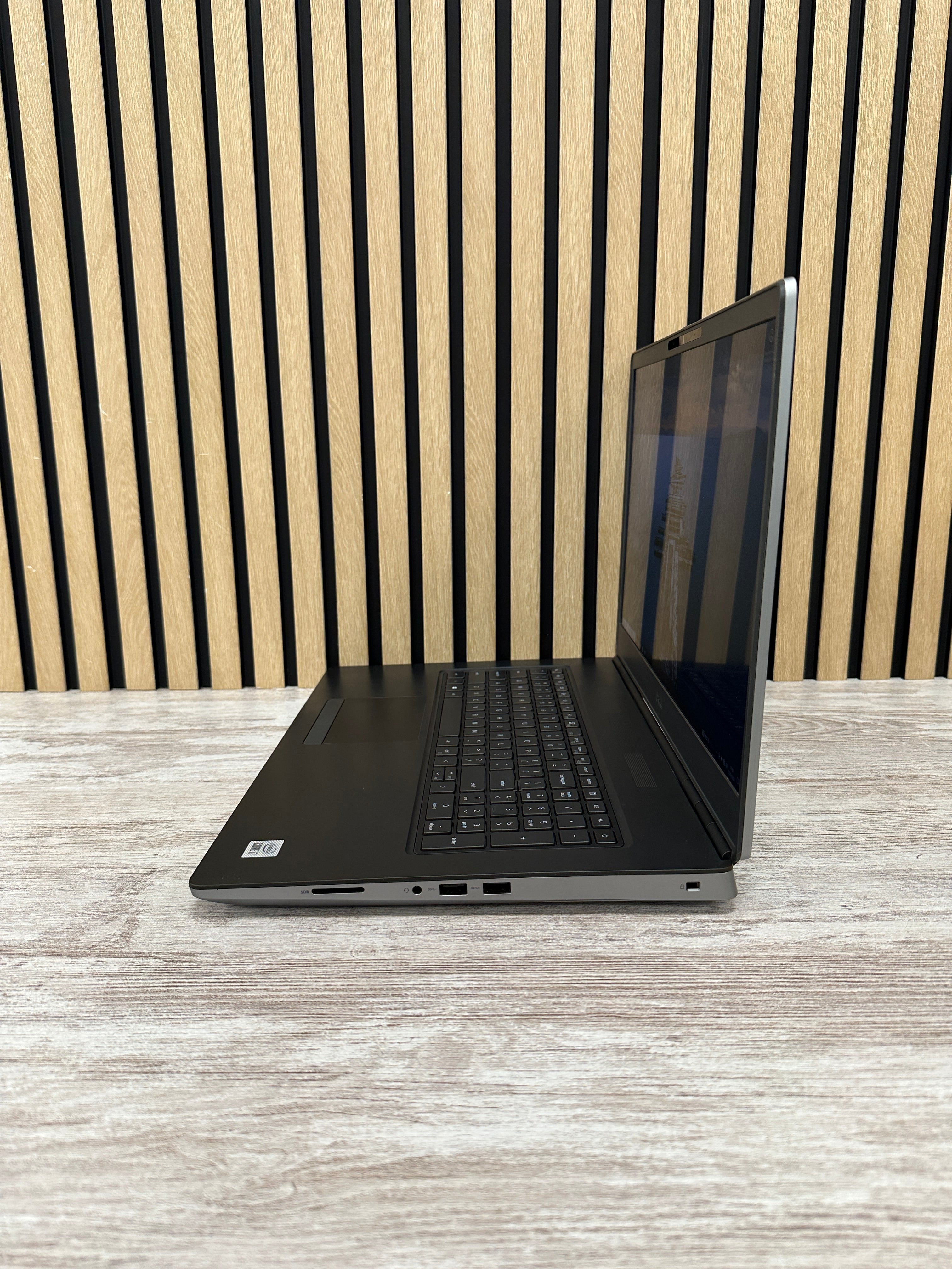 Dell Precision 7750 i7 32gb 1tb SSD