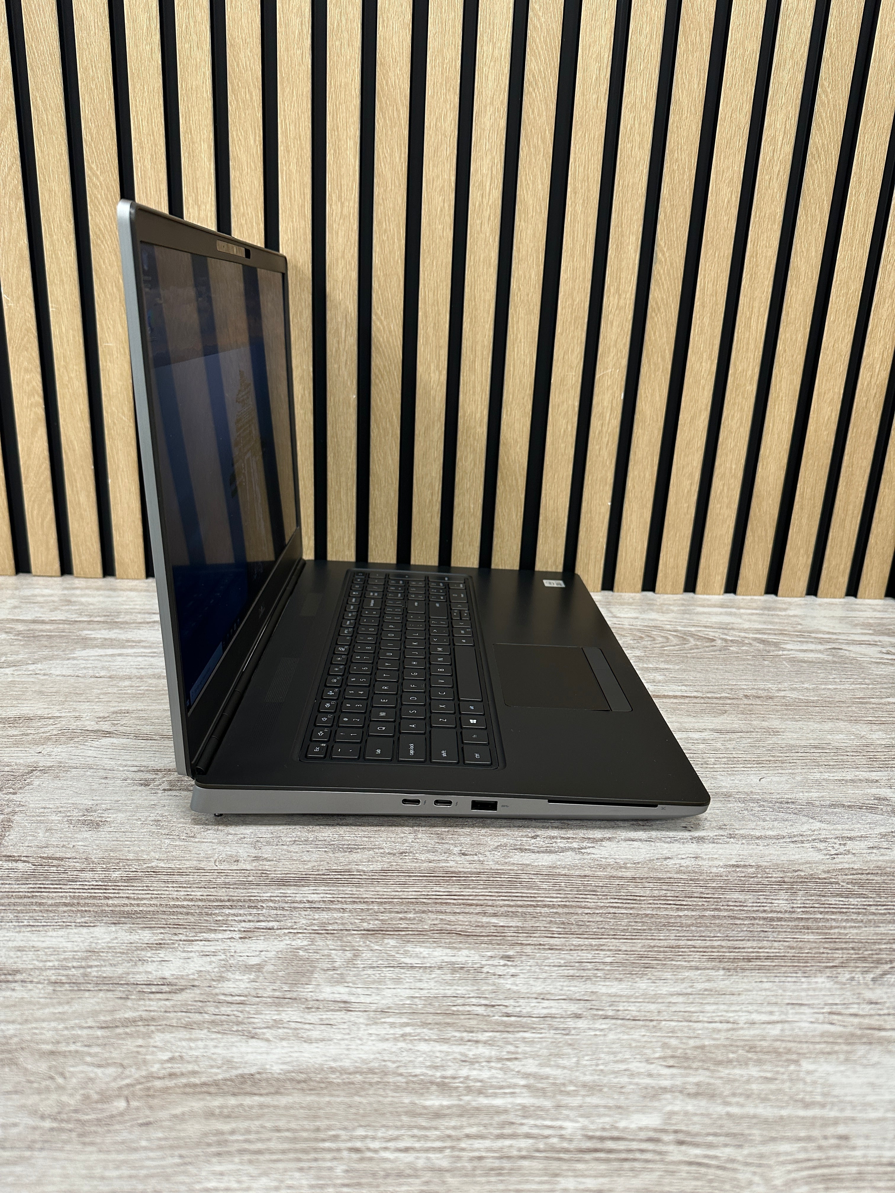 Dell Precision 7750 i7 32gb 1tb SSD - Moyacell