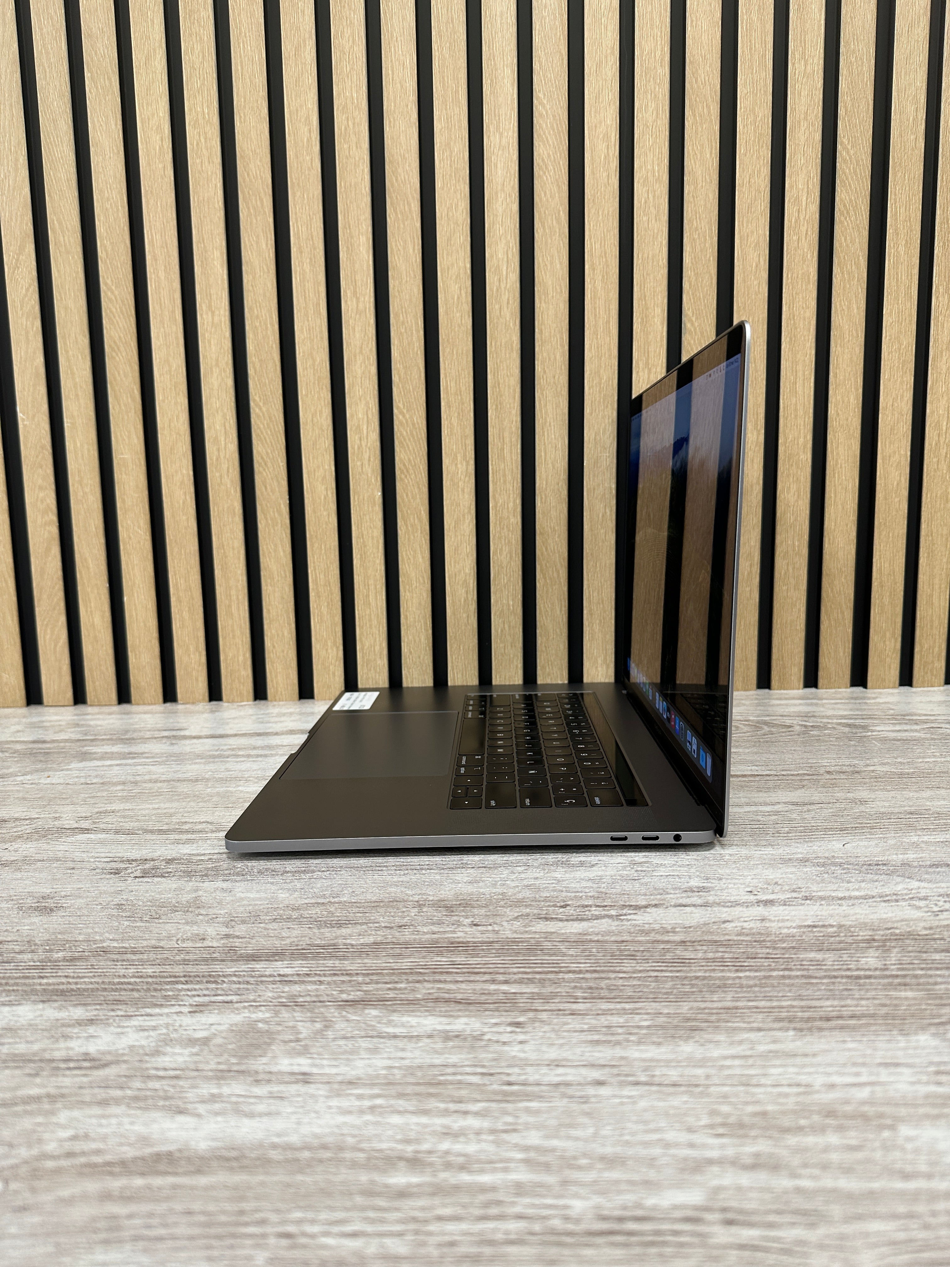 MacBook Pro 15" 2019 i7 16gb 1tb SSD - Moyacell