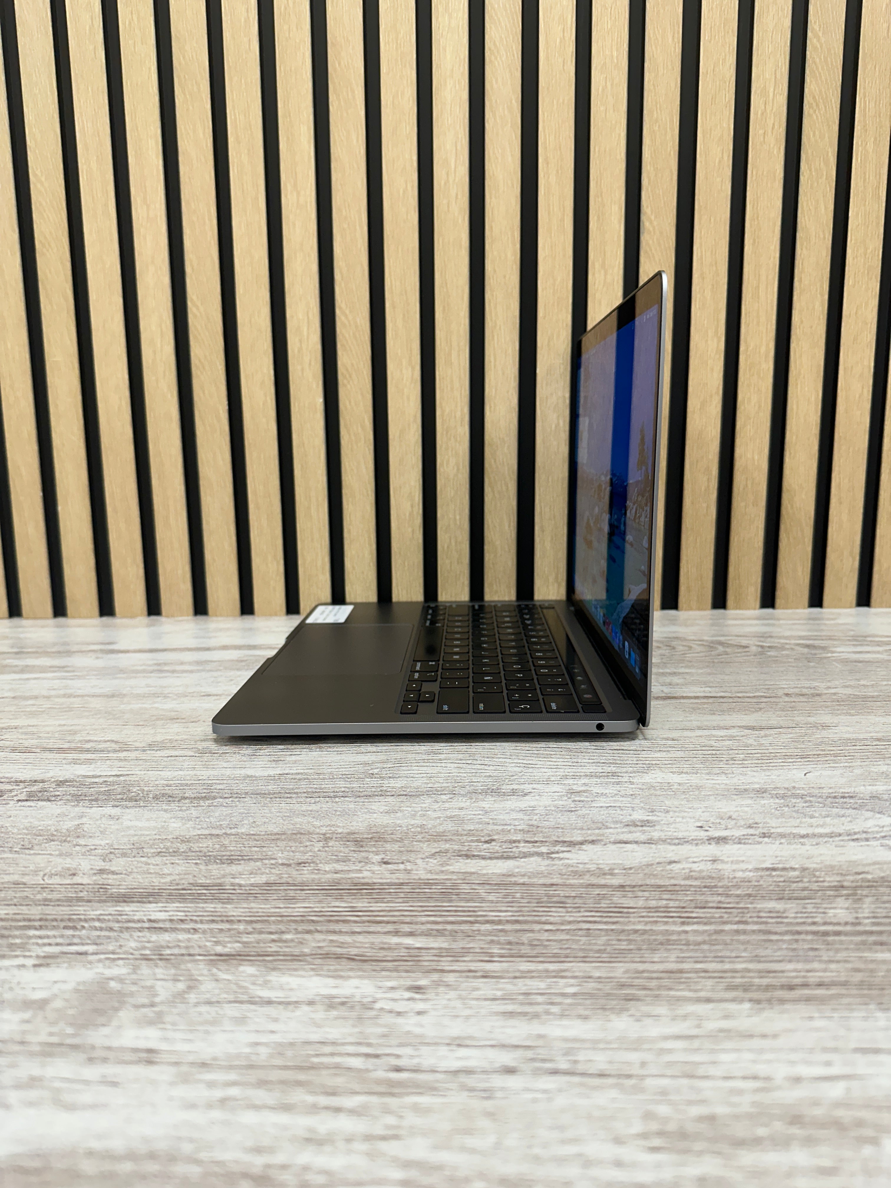 MacBook Pro 13" 2020 TB M1 16gb 256gb SSD