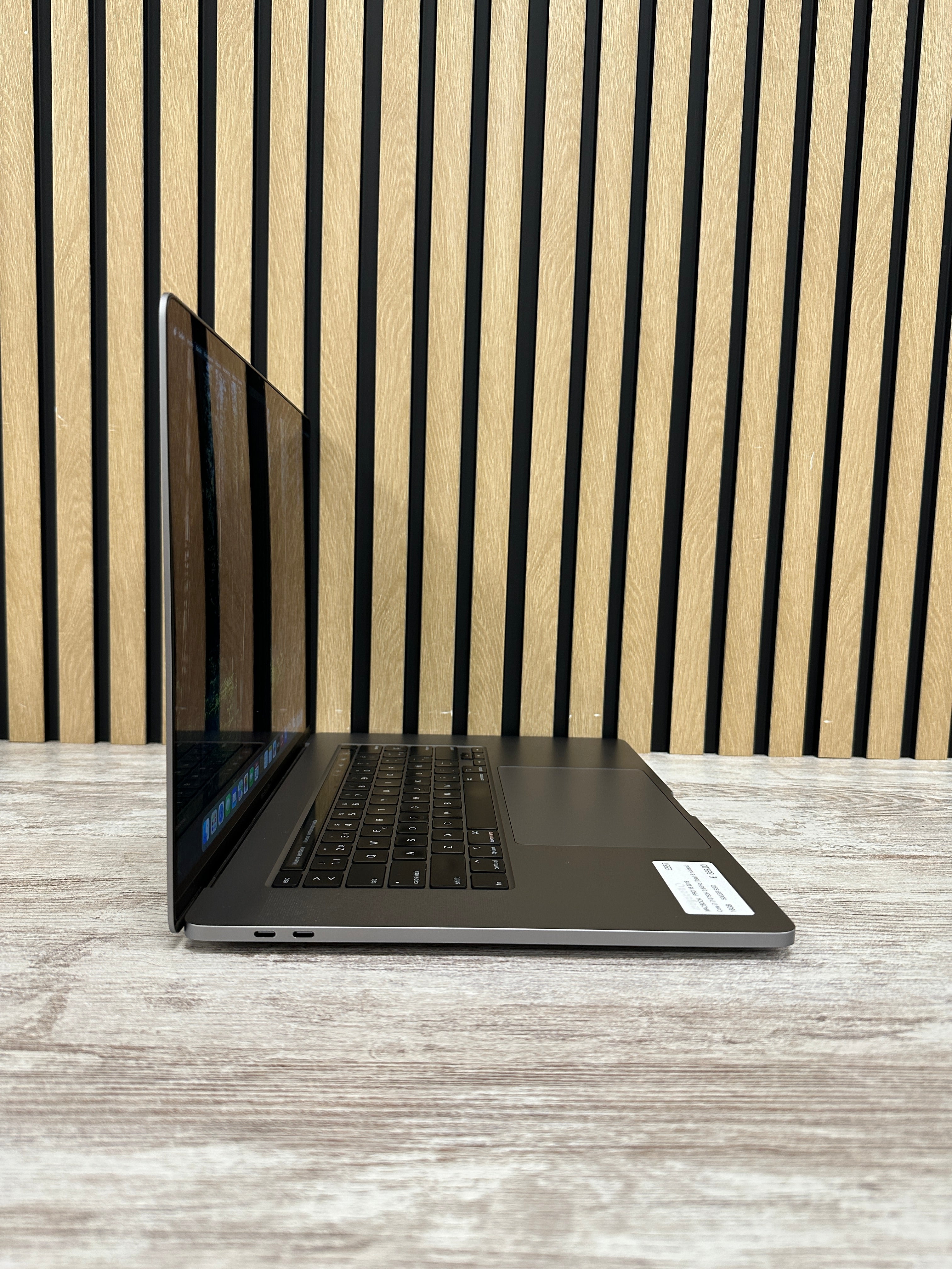 MacBook Pro 16" 2019 i7 16gb 500gb SSD