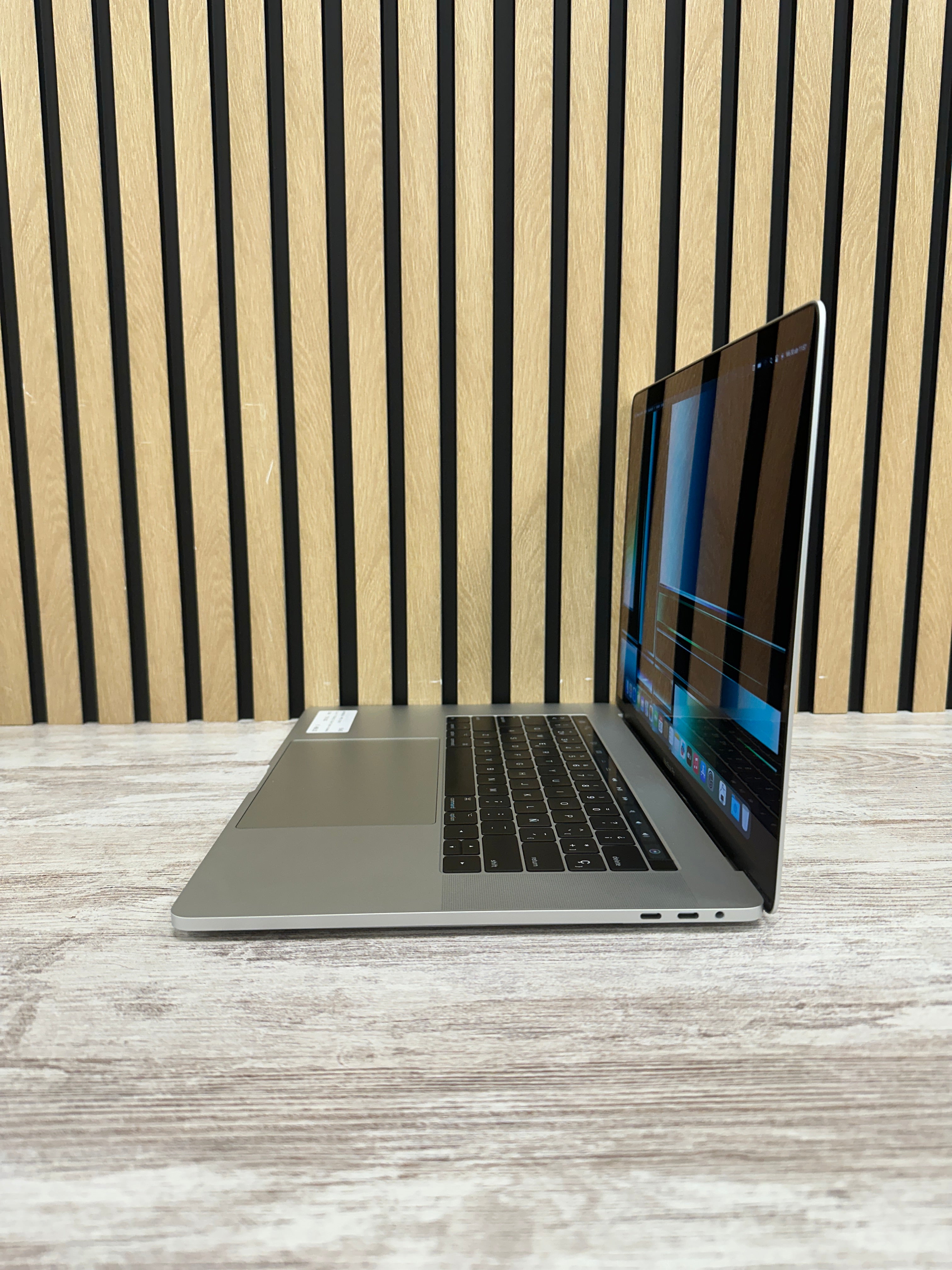 MacBook Pro 15" 2017 i7 16gb 1tb SSD