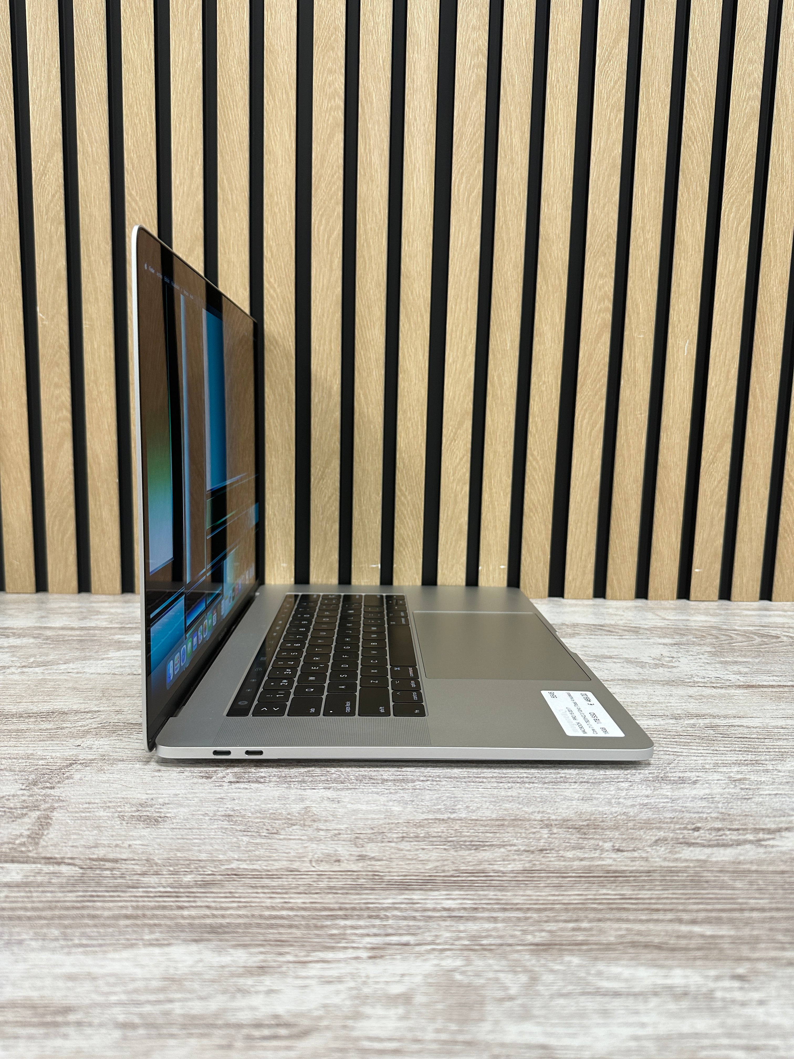 MacBook Pro 15" 2017 i7 16gb 1tb SSD