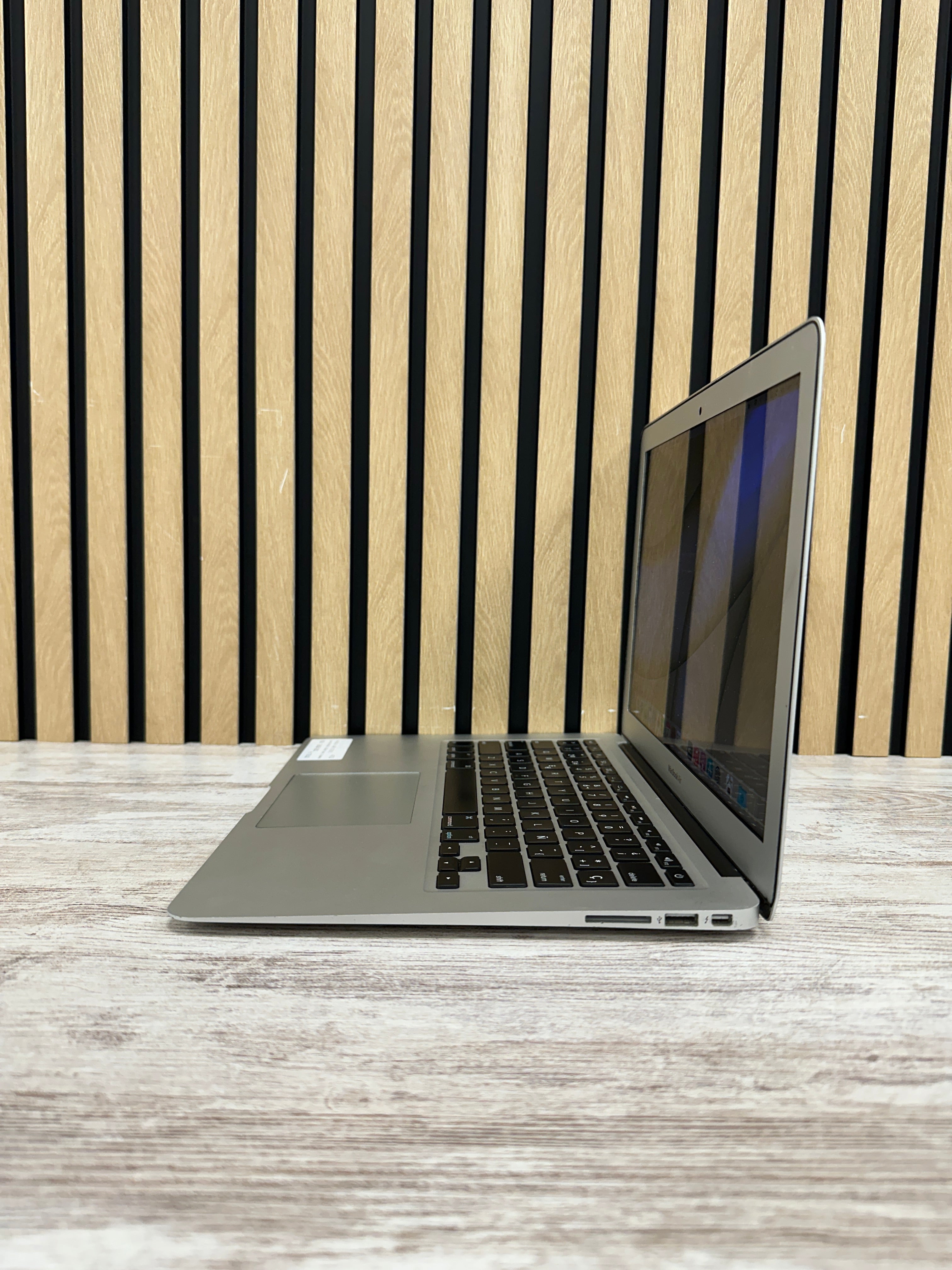 MacBook Air 13" 2015 i5 8gb 128gb SSD