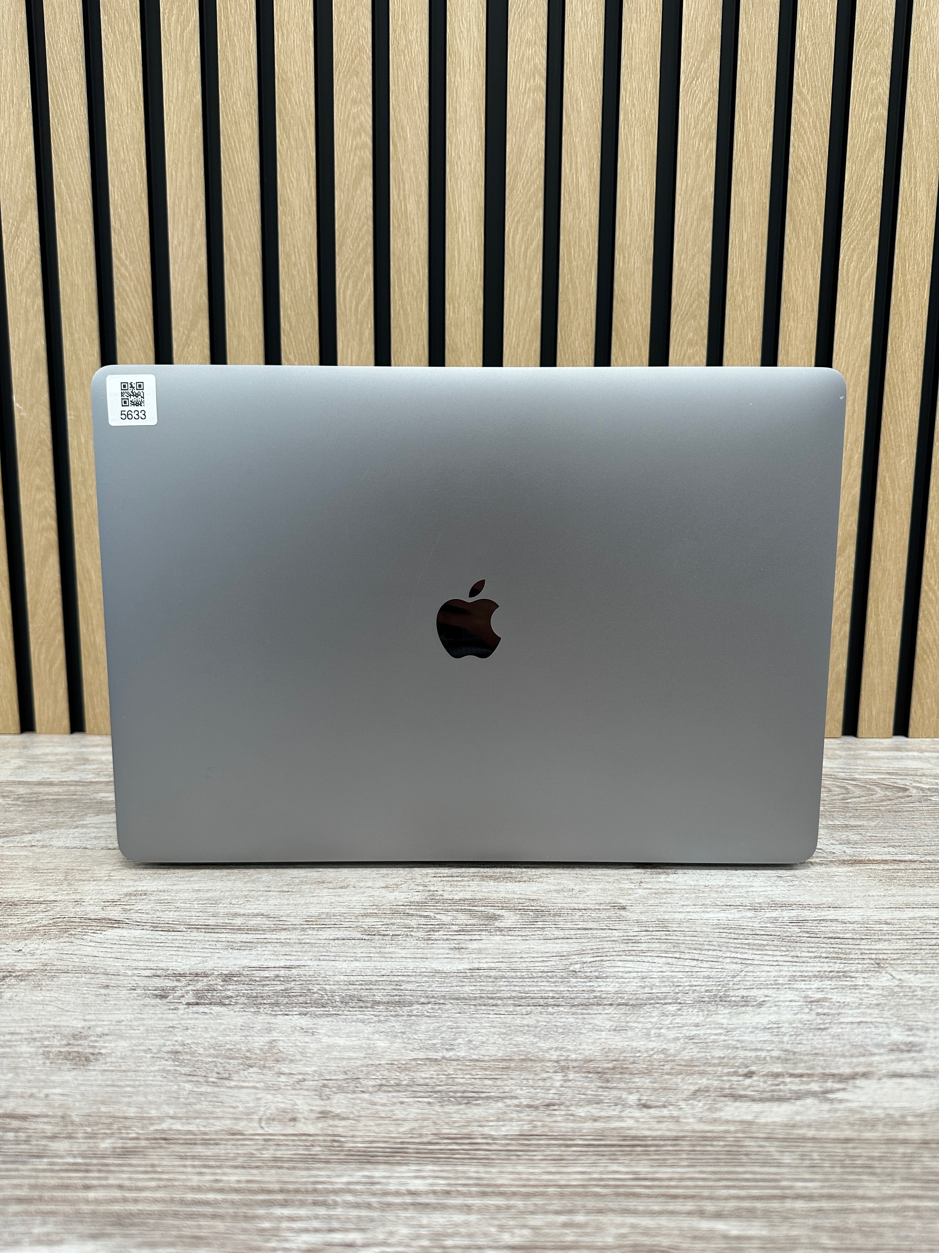 MacBook Pro 15" 2017 i7 16gb 256gb SSD