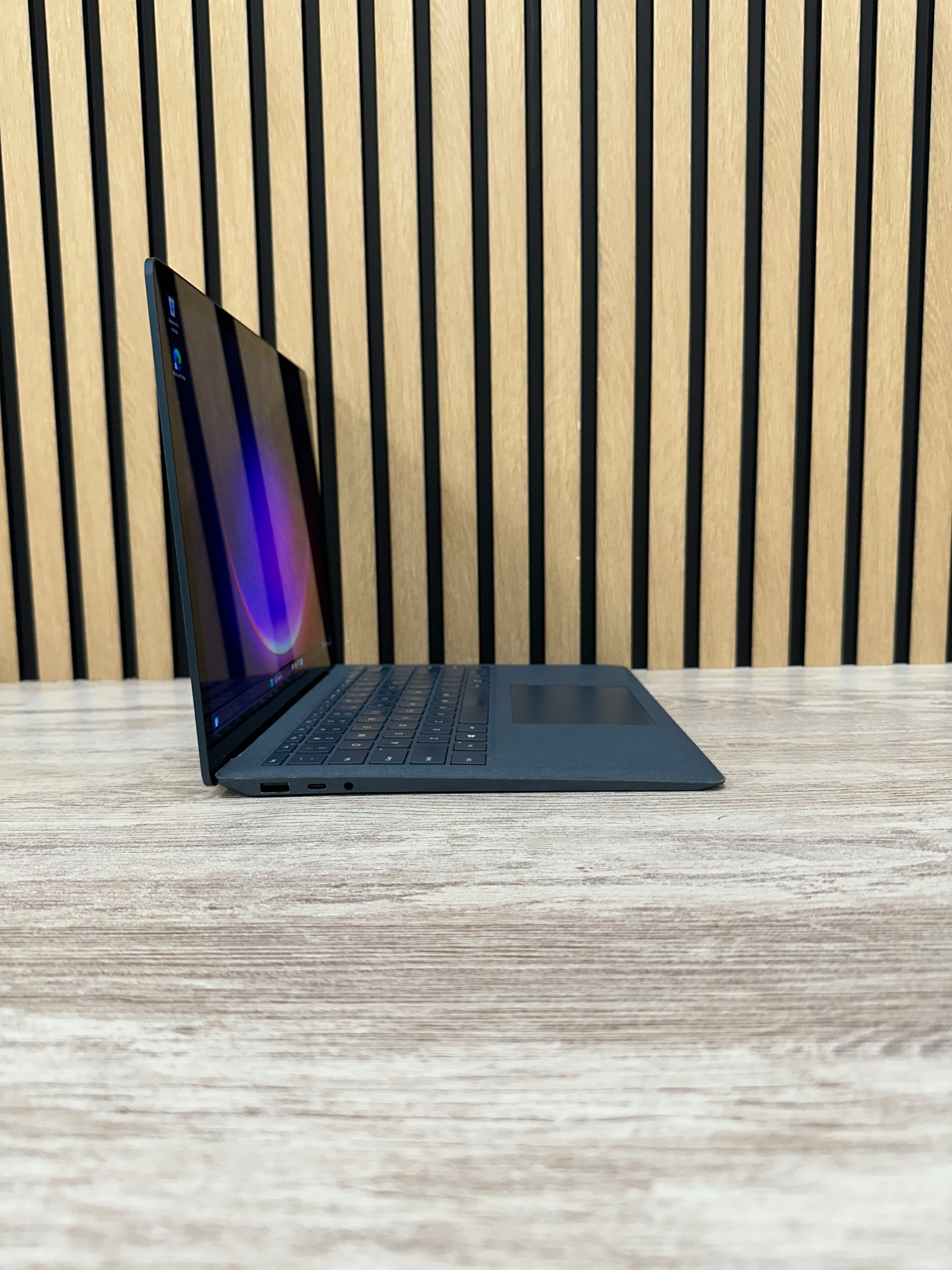Microsoft Corp Surface Laptop 3 i5 16gb 256gb SSD - Moyacell