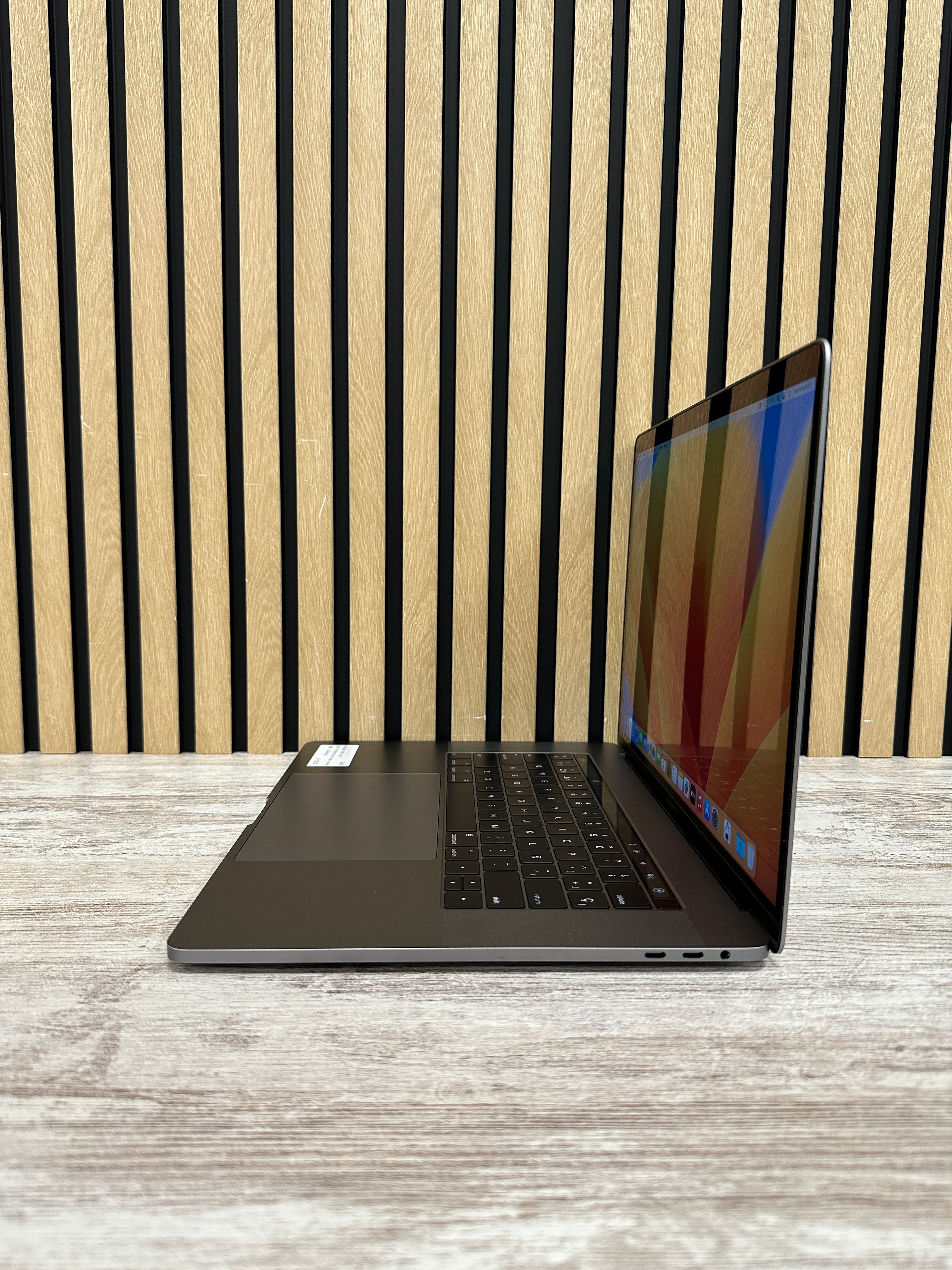 MacBook Pro 15" 2017 i7 16gb 500gb SSD