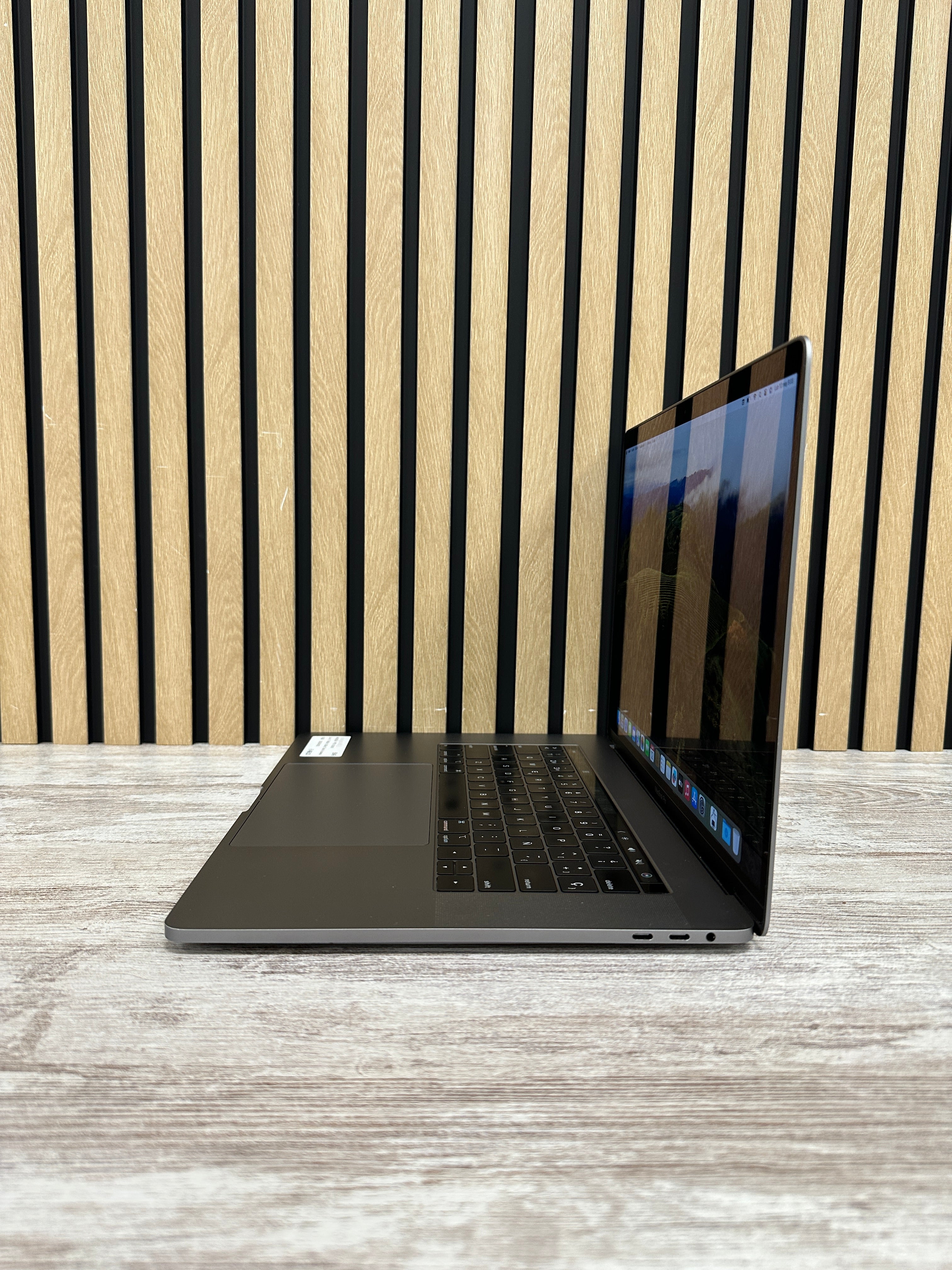 MacBook Pro 15" 2018 i7 16gb 500gb SSD