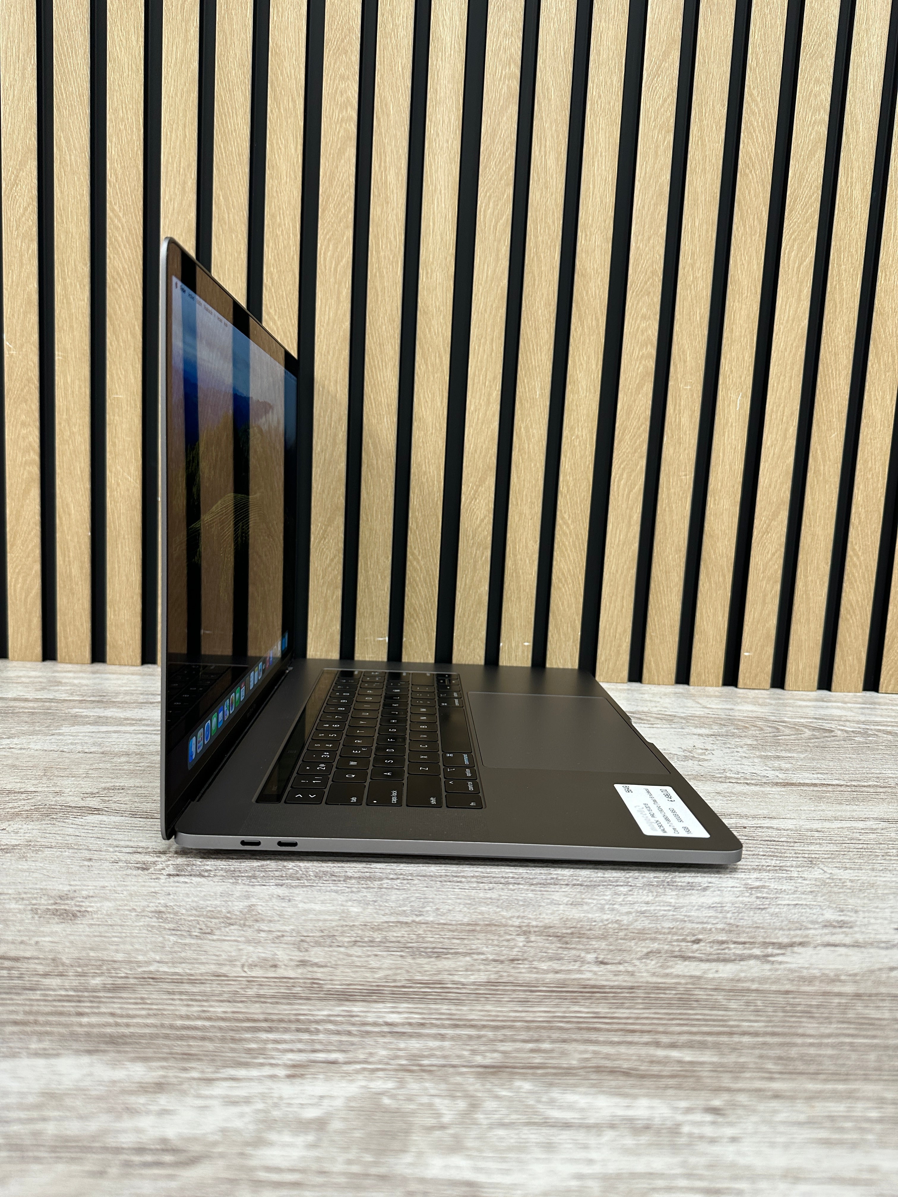 MacBook Pro 15" 2018 i7 16gb 500gb SSD