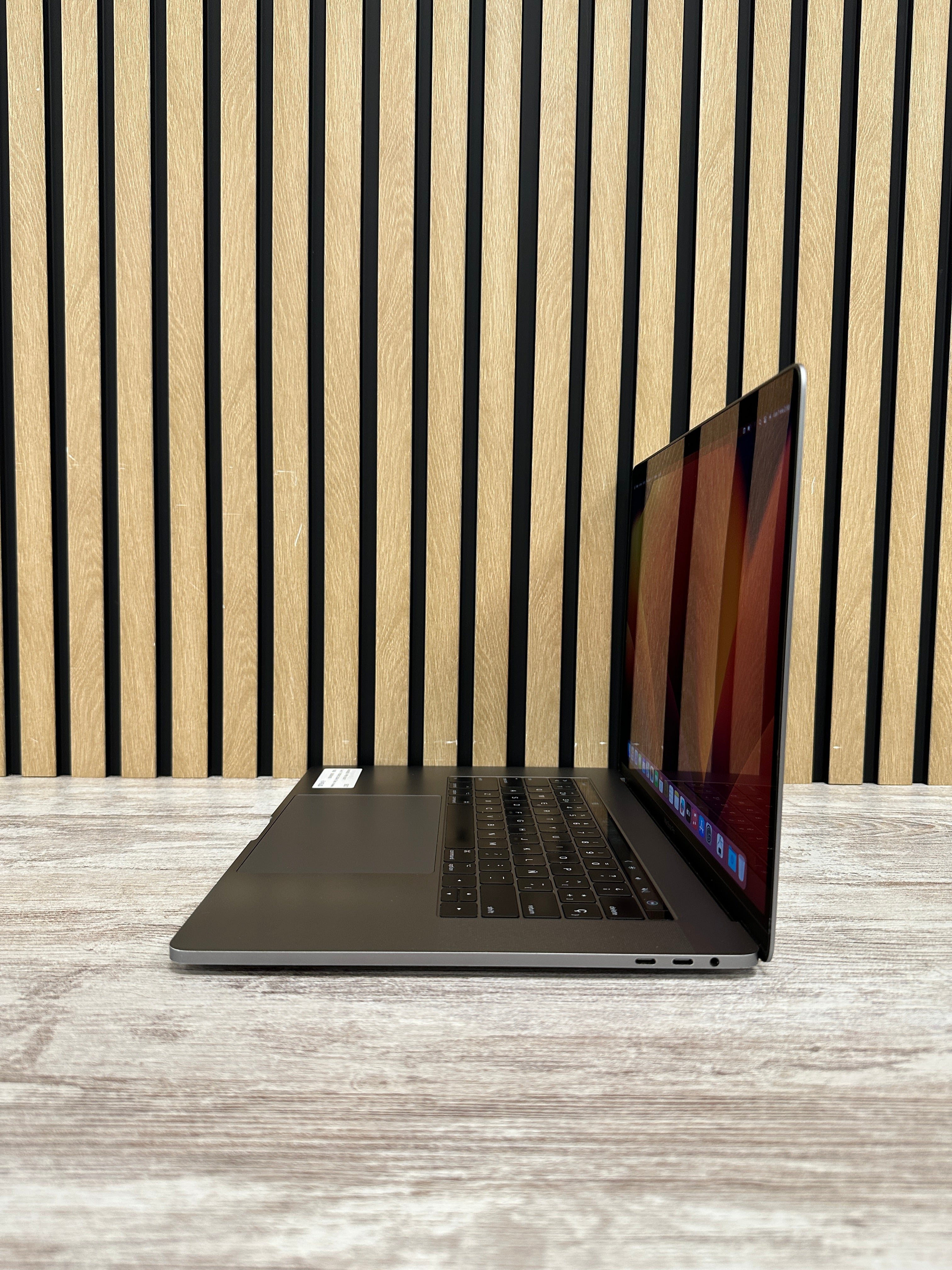 MacBook Pro 15" 2017 i7 16gb 500gb SSD