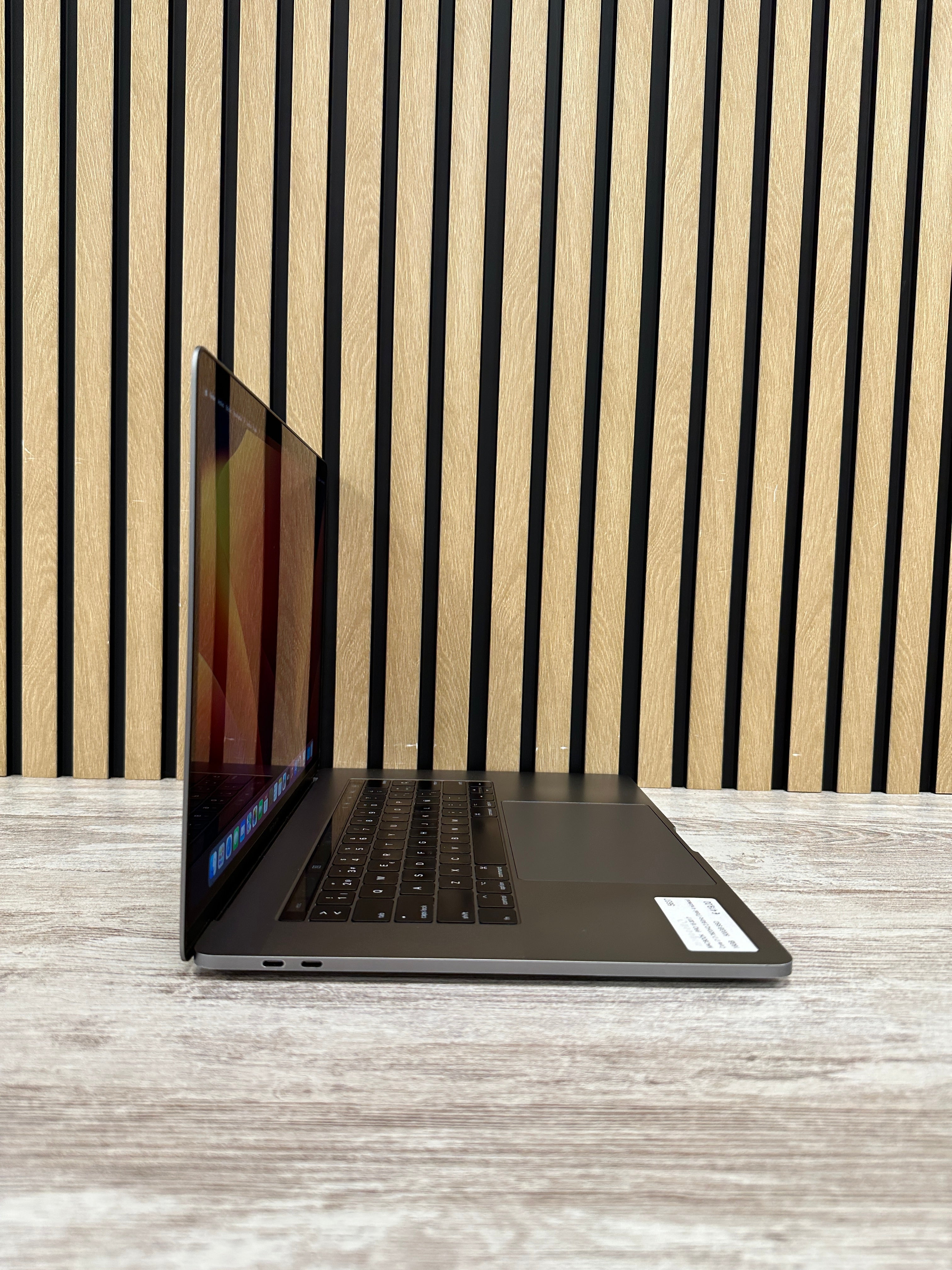 MacBook Pro 15" 2017 i7 16gb 500gb SSD