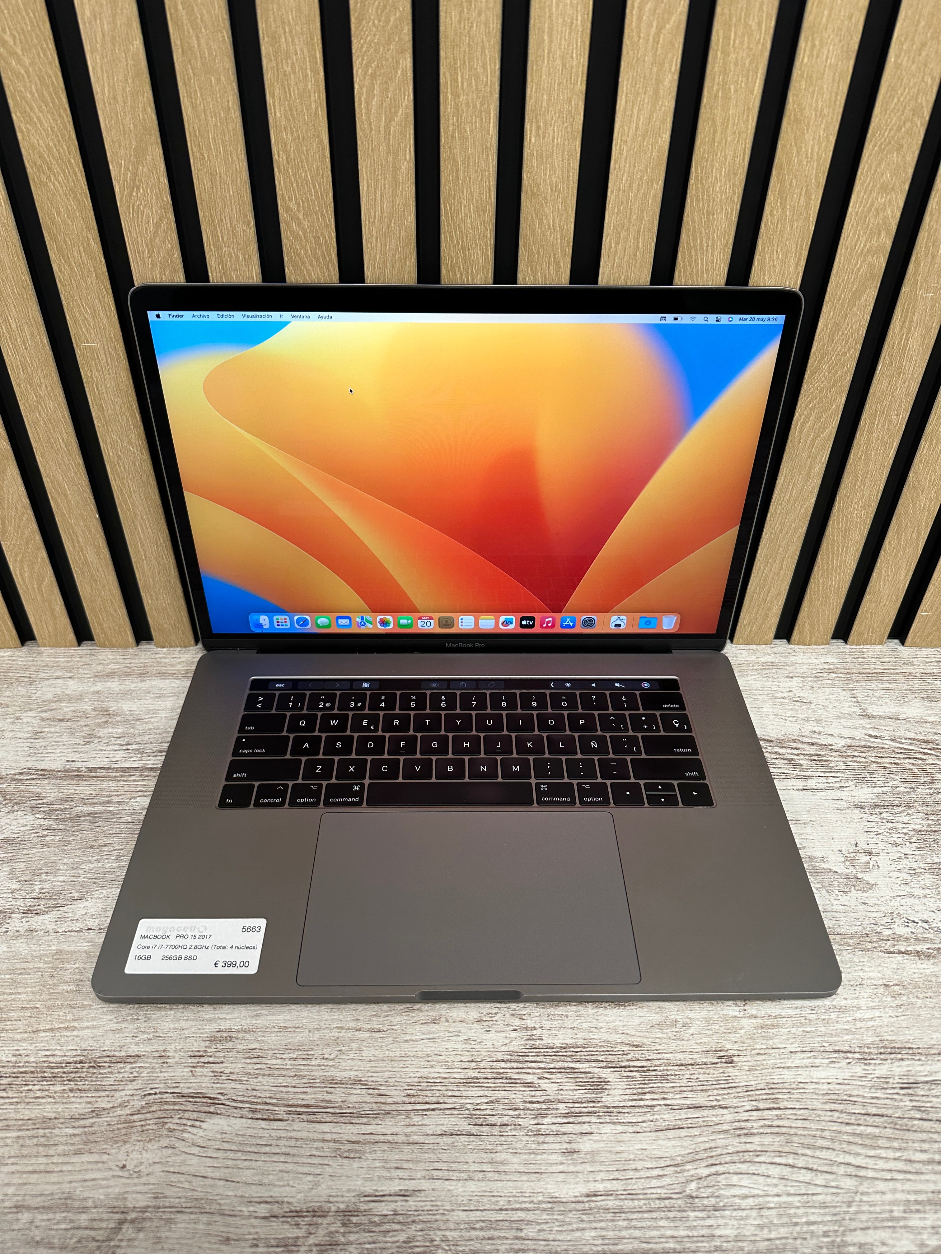MacBook Pro 15" 2017 i7 16gb 256gb SSD