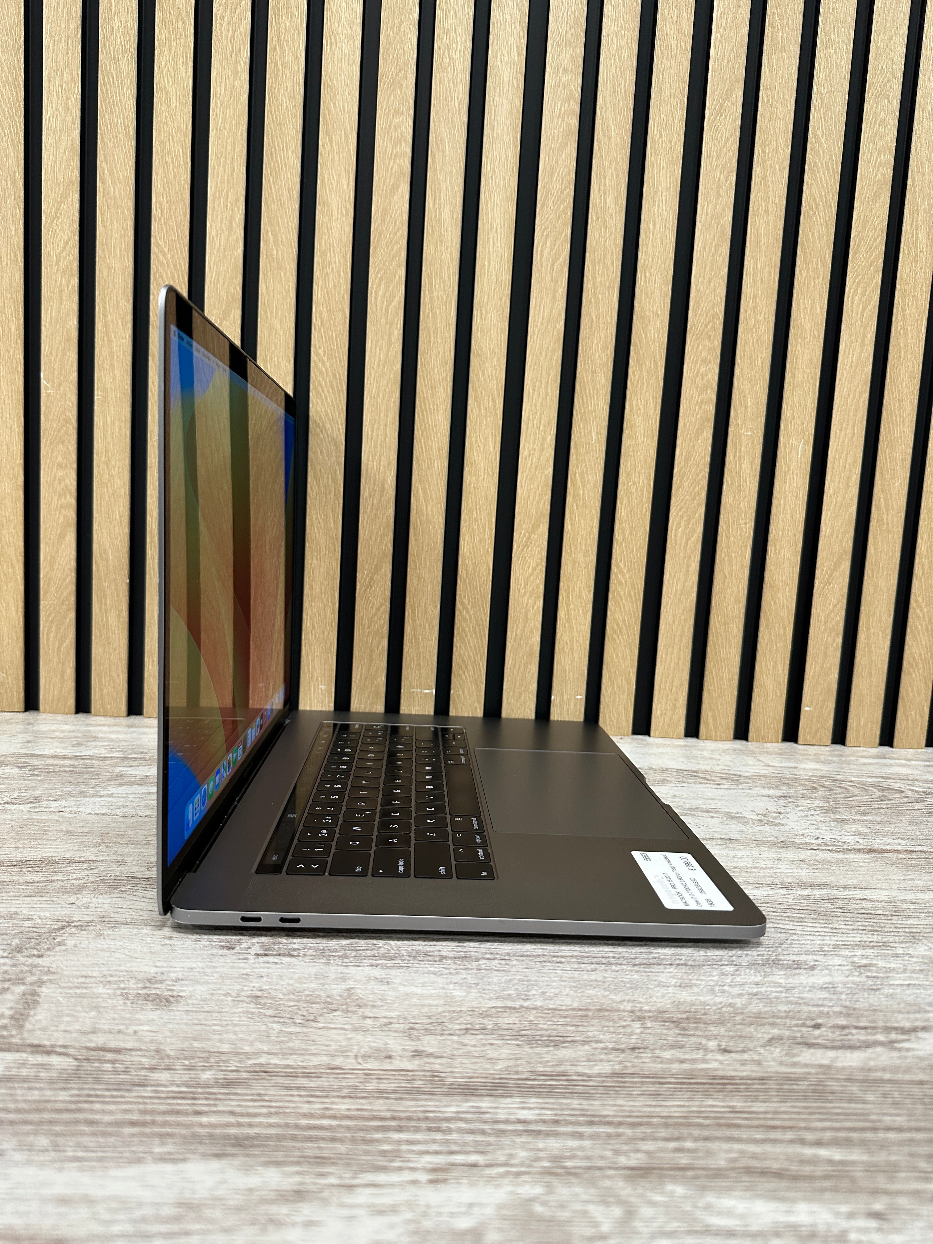 MacBook Pro 15" 2017 i7 16gb 256gb SSD