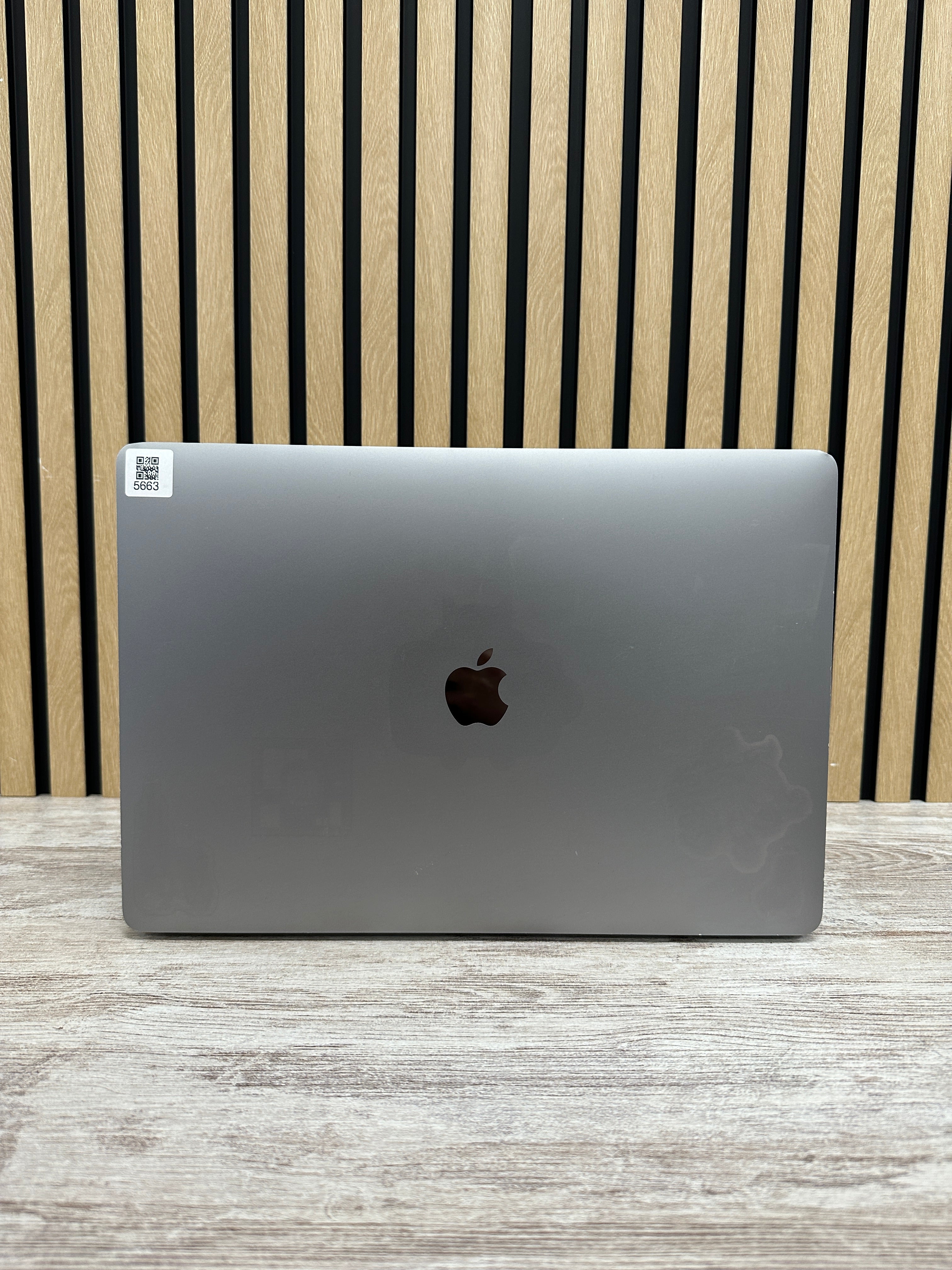 MacBook Pro 15" 2017 i7 16gb 256gb SSD