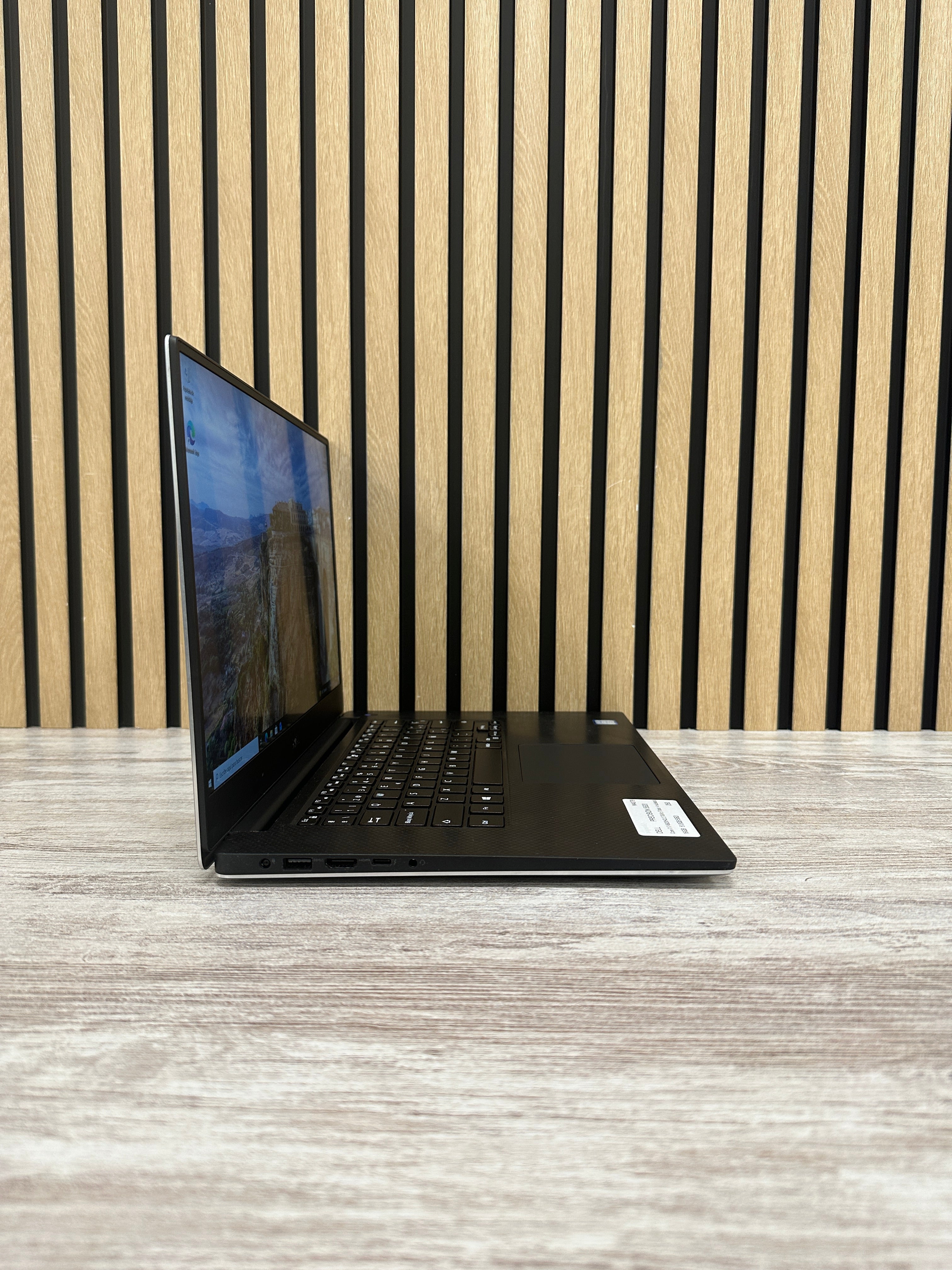 Dell Precision 5520 i7 16gb 512gb SSD