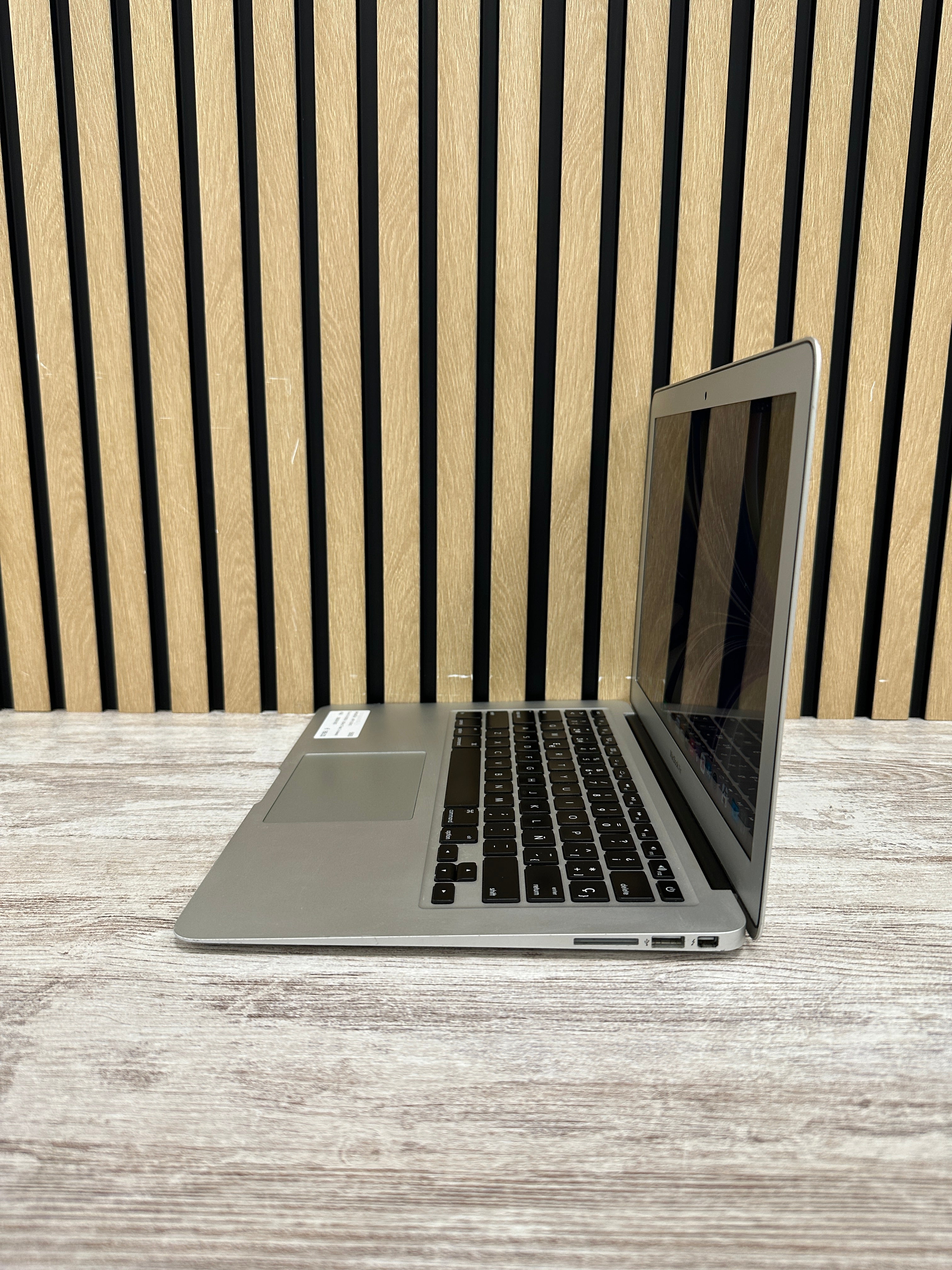 MacBook Air 13" 2015 i5 4gb 256gb SSD