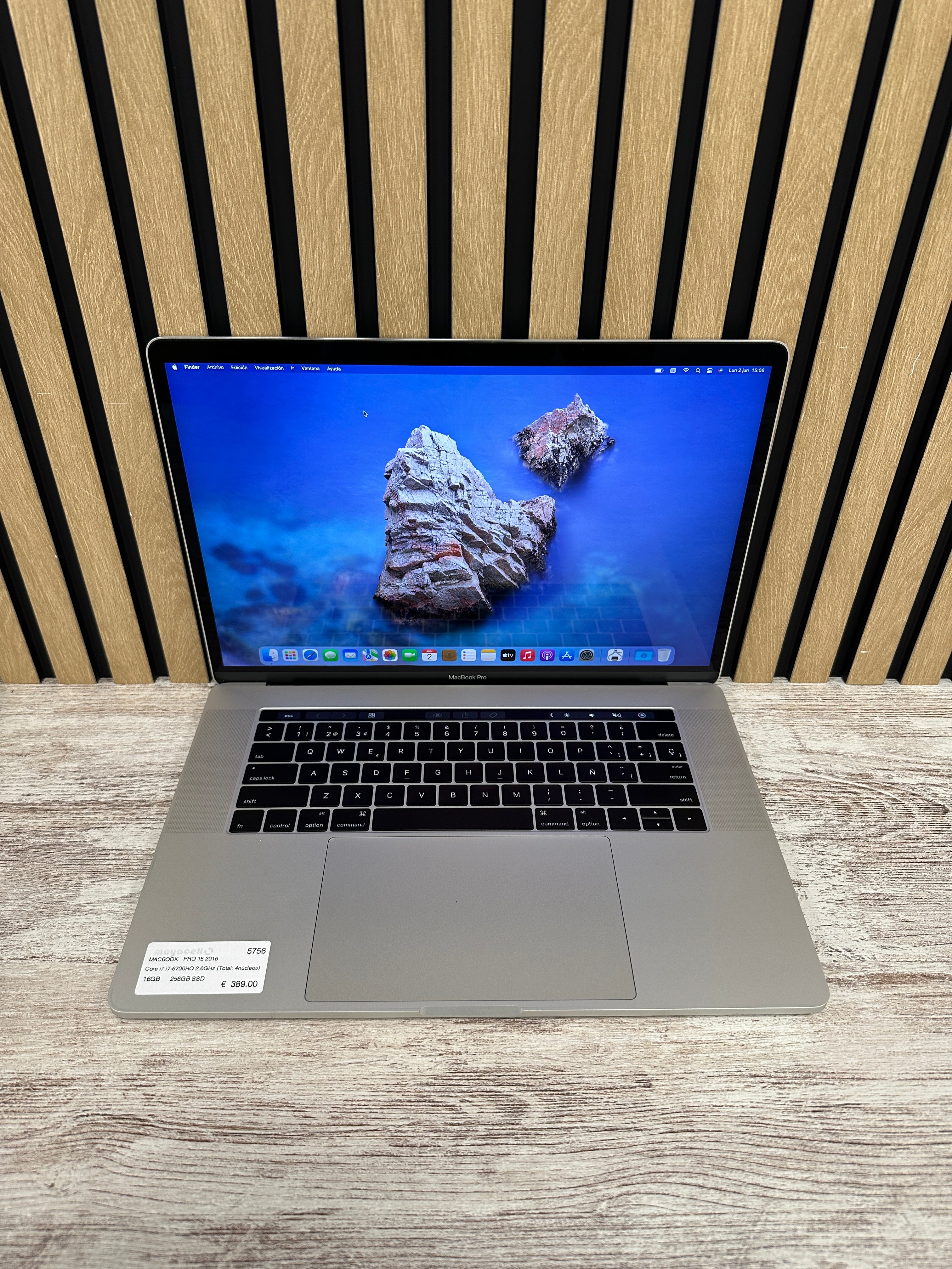 MacBook Pro 15" 2016 i7 16gb 256gb SSD