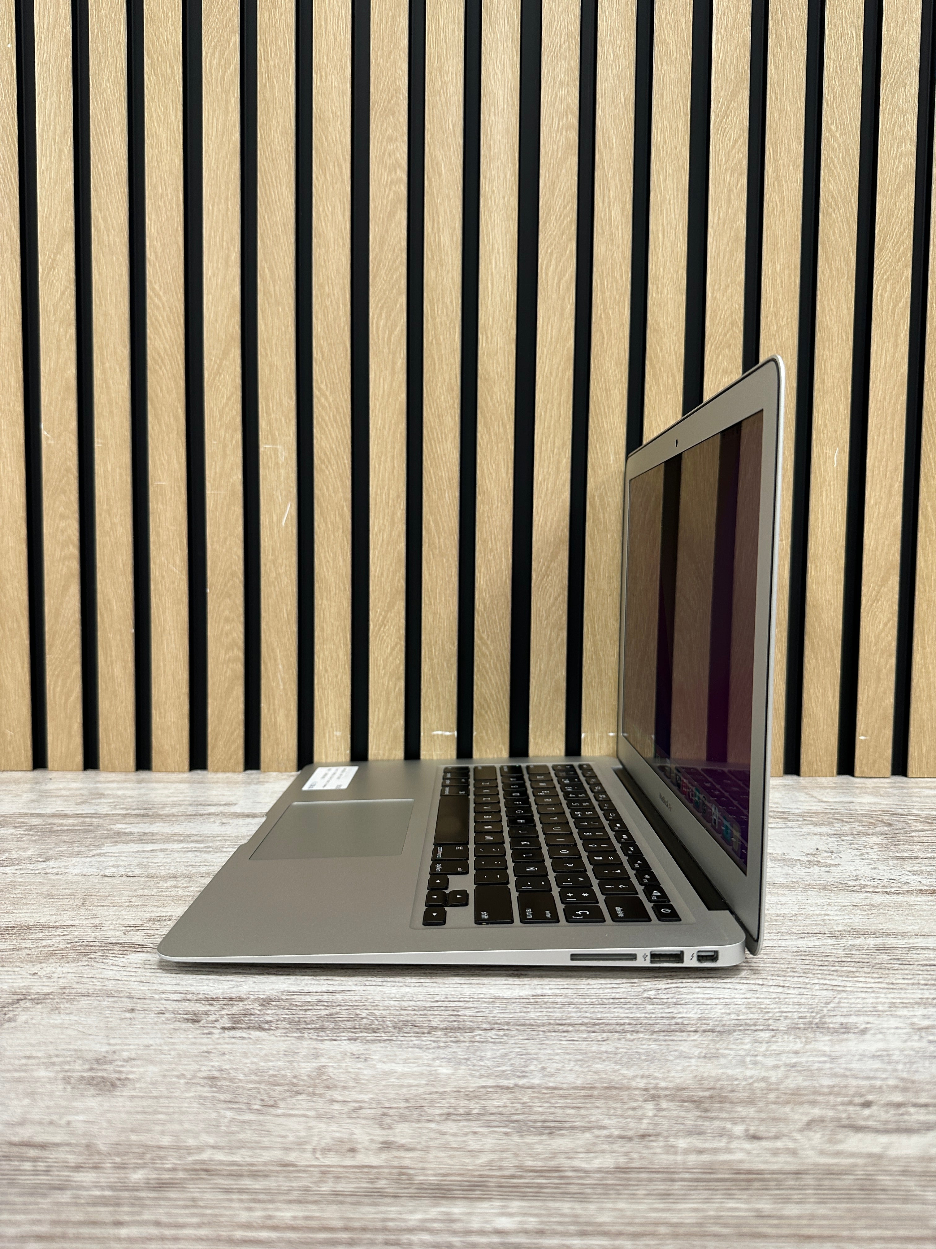 MacBook Air 13" 2017 i7 8gb 256gb SSD
