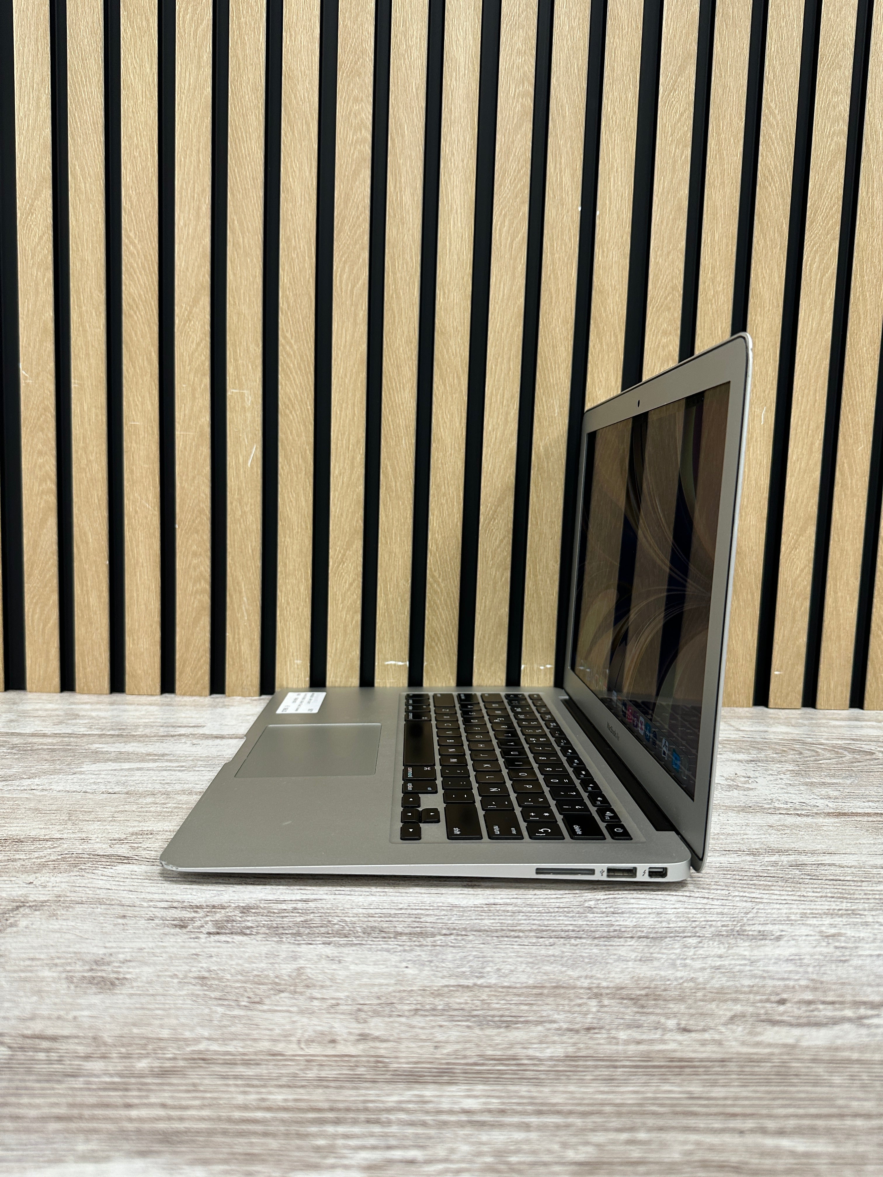 MacBook Air 13" 2017 i5 8gb 128GB SSD
