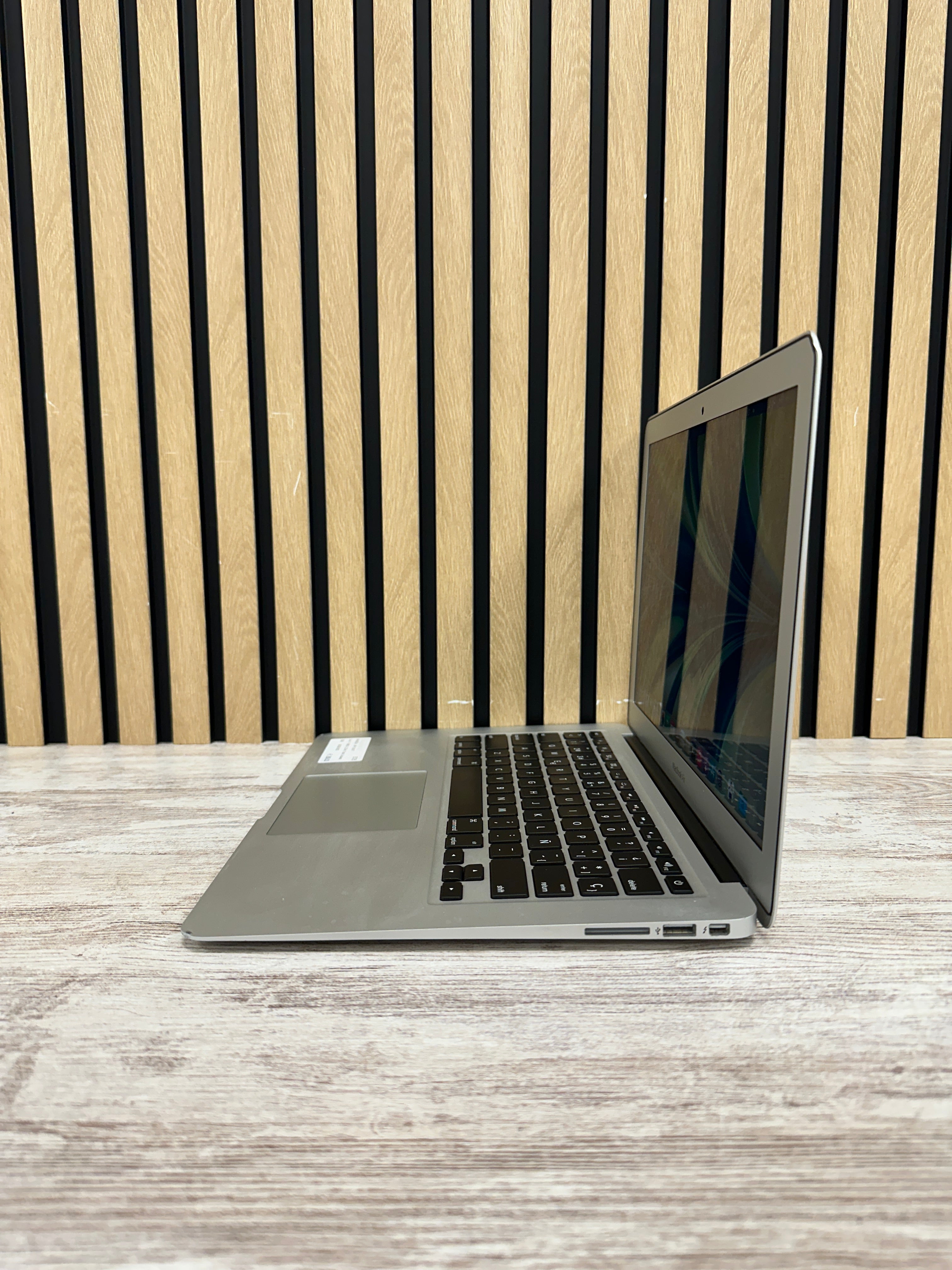 MacBook Air 13" 2017 i7 8gb 500gb SSD