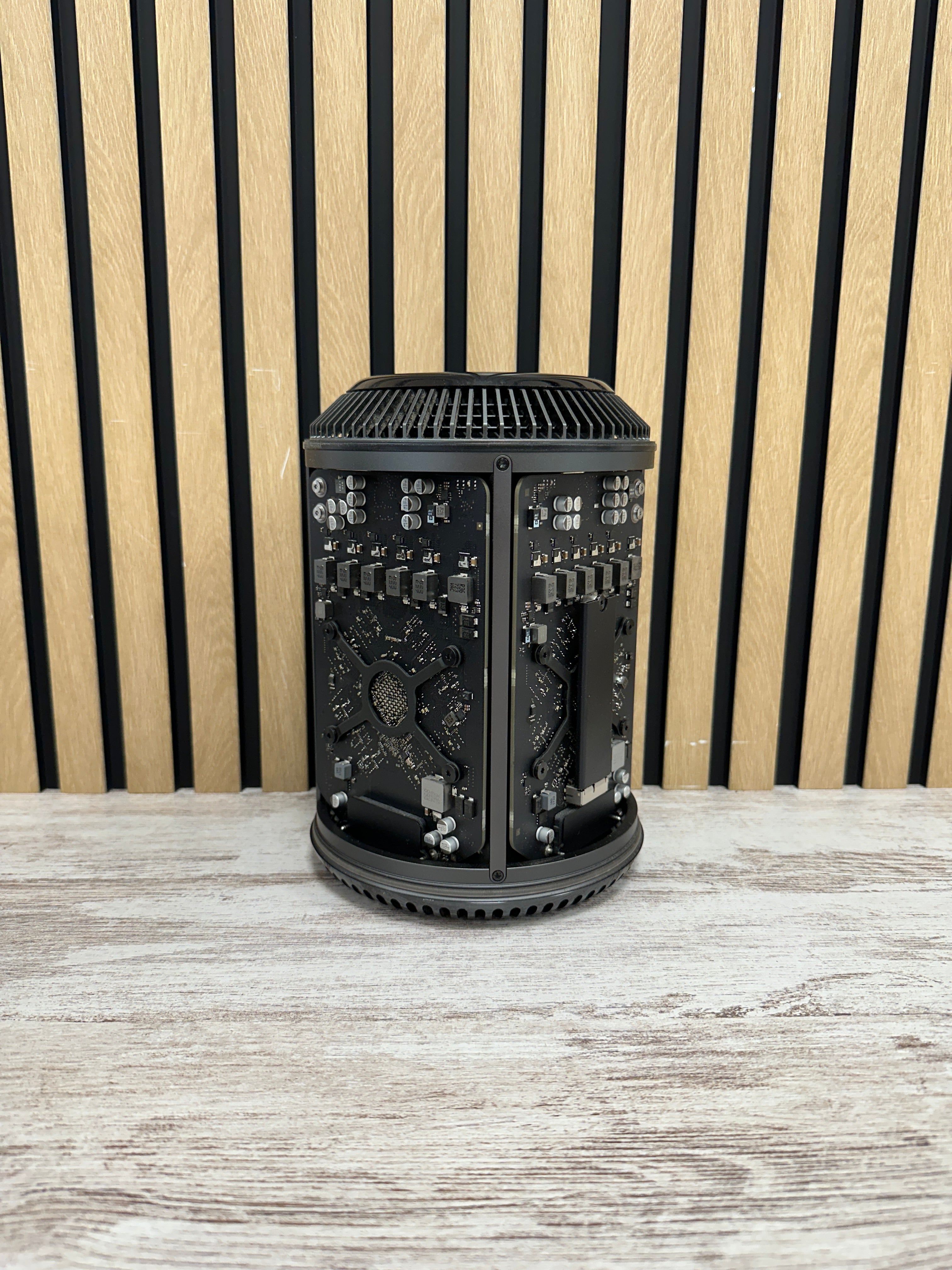 Mac Pro 2013 D700 XEON E5 64gb 500gb SSD