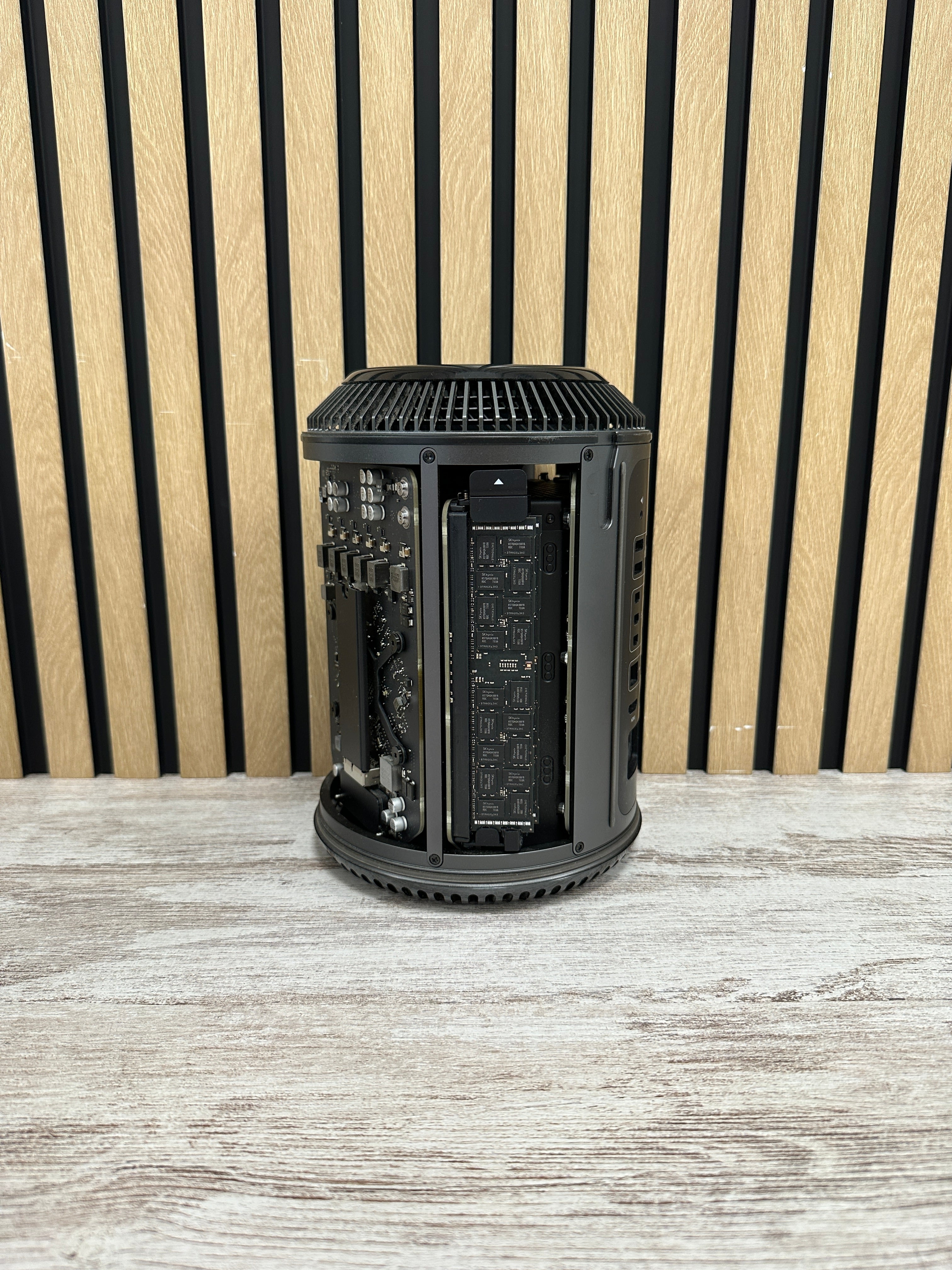 Mac Pro 2013 D700 XEON E5 64gb 500gb SSD