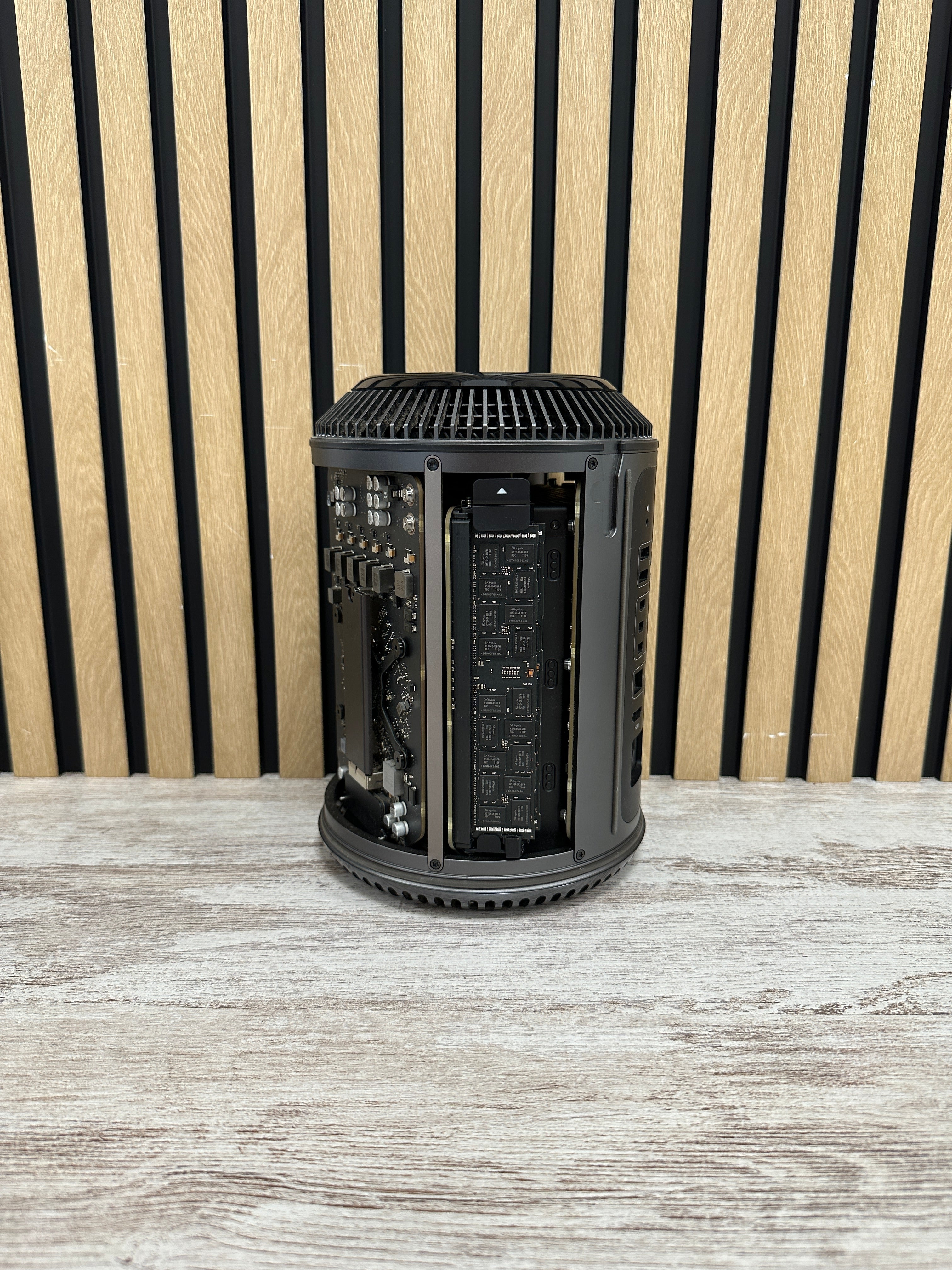 Mac Pro 2013 D700 XEON E5 64gb 500gb SSD