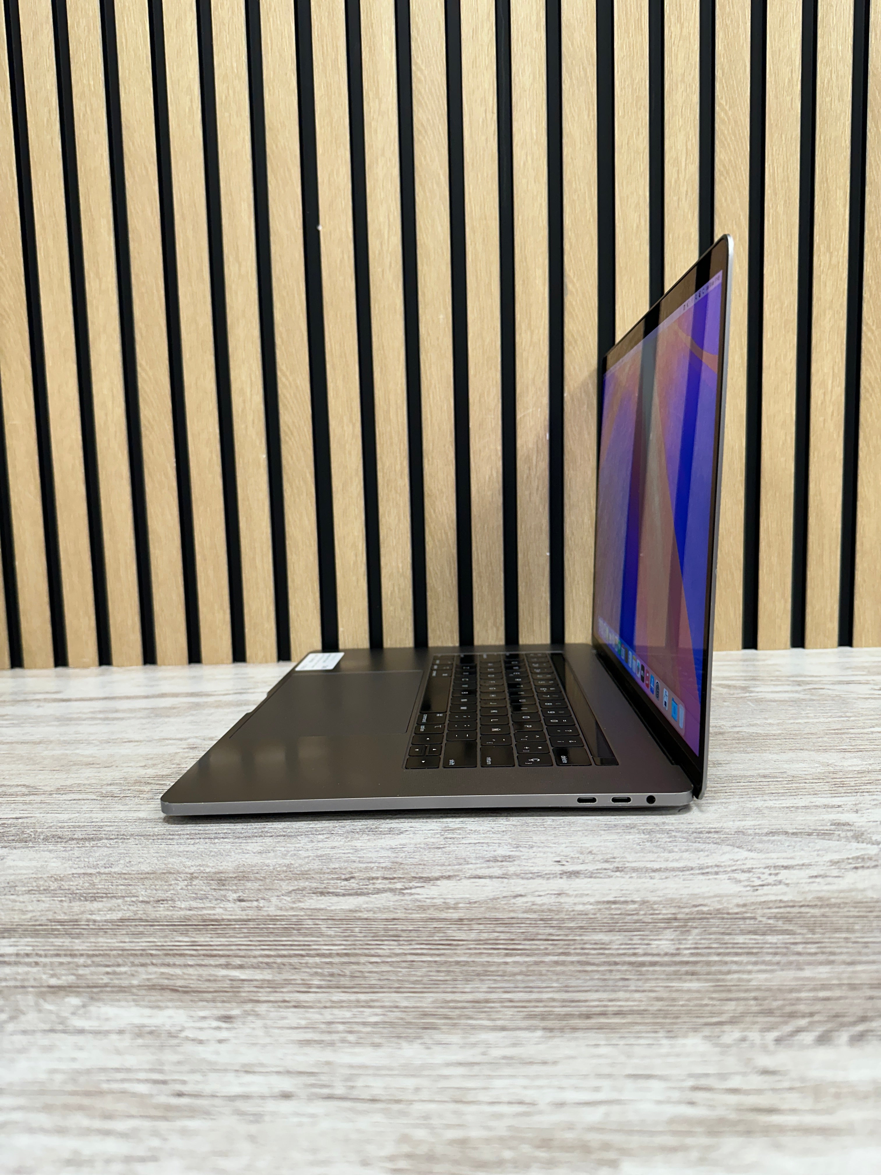 MacBook Pro 15" 2018 i7 16gb 512gb SSD - Moyacell